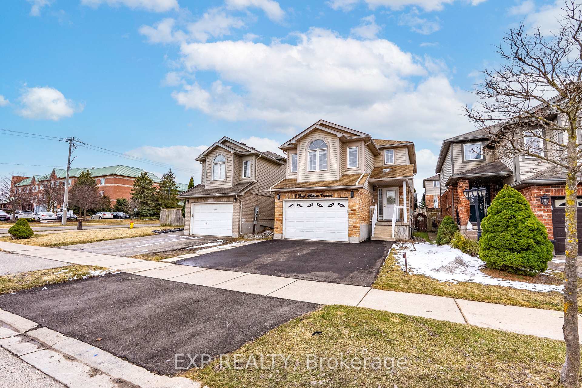 Photo 3 of 7 Peach Blossom Crescent, Kitchener — HOMEH