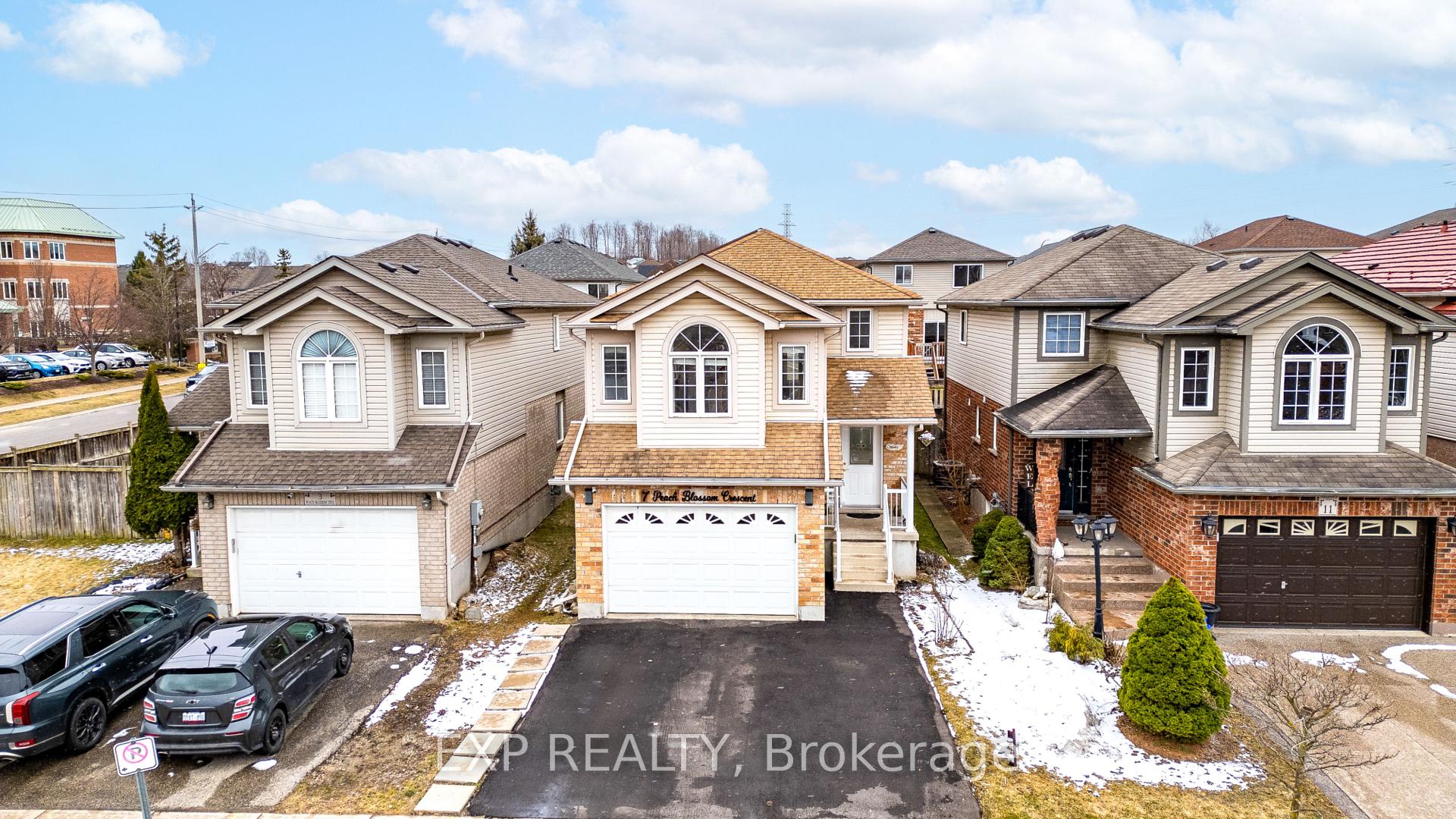 Photo 5 of 7 Peach Blossom Crescent, Kitchener — HOMEH