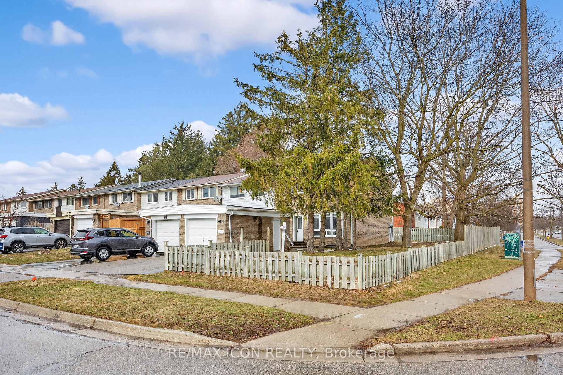 Photo 2 of 6 Ralgreen Crescent, Kitchener — HOMEH