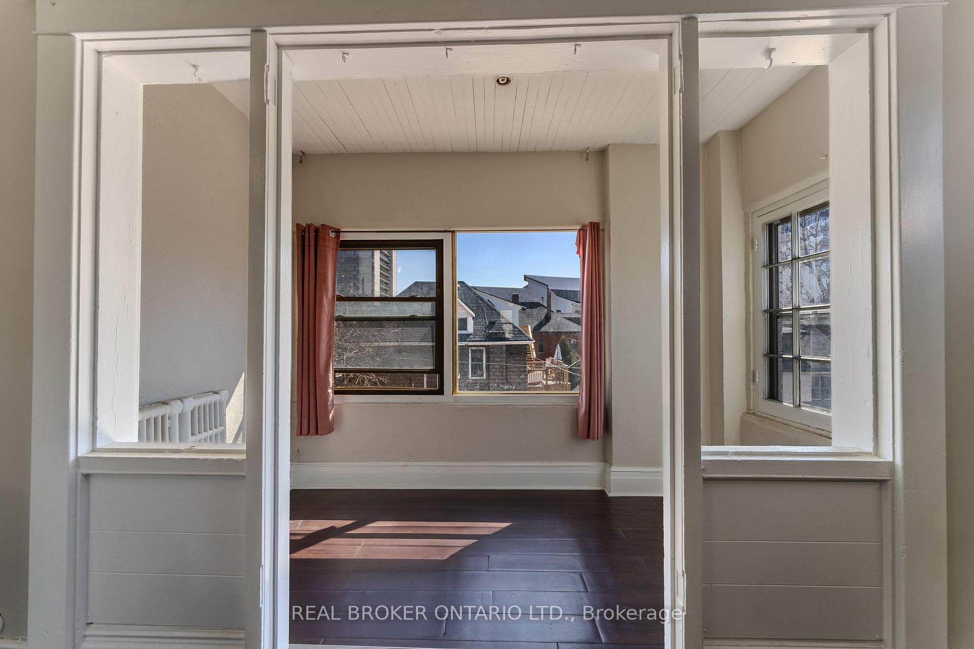 Photo 4 of Unit 8, 142 Caroline Street S, Hamilton, Durand — HOMEH
