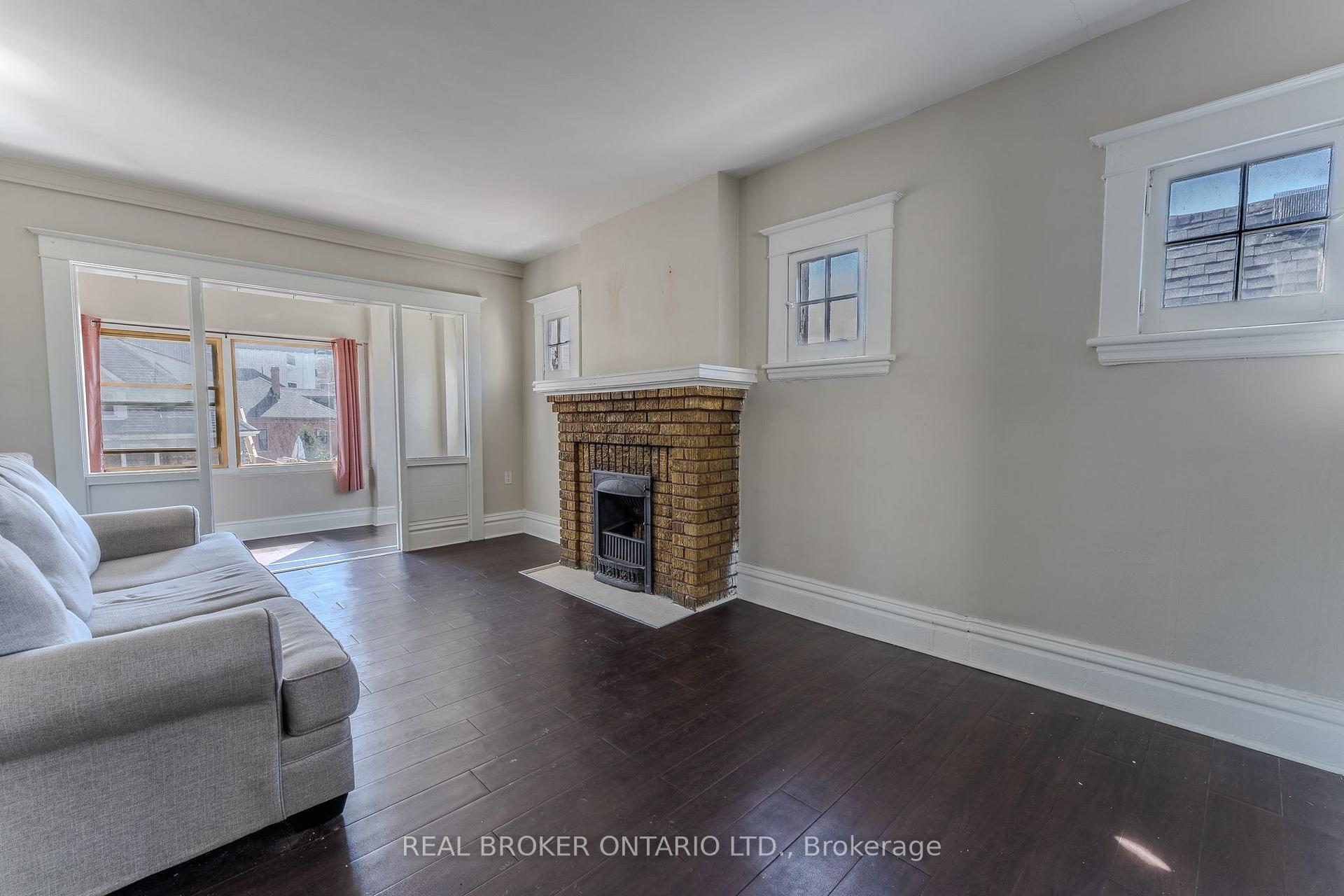 Photo 6 of Unit 8, 142 Caroline Street S, Hamilton, Durand — HOMEH