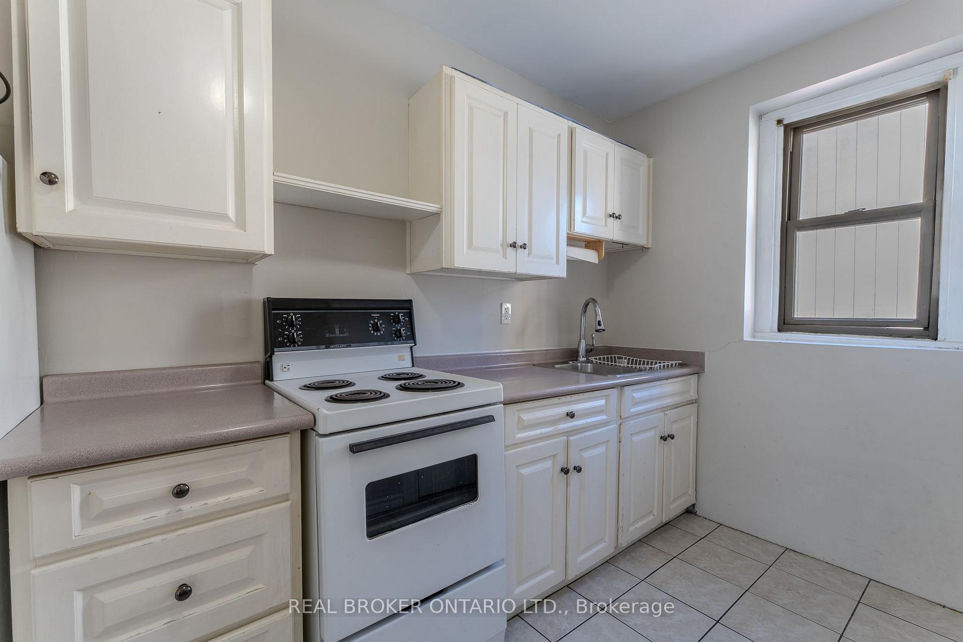 Photo 9 of Unit 8, 142 Caroline Street S, Hamilton, Durand — HOMEH