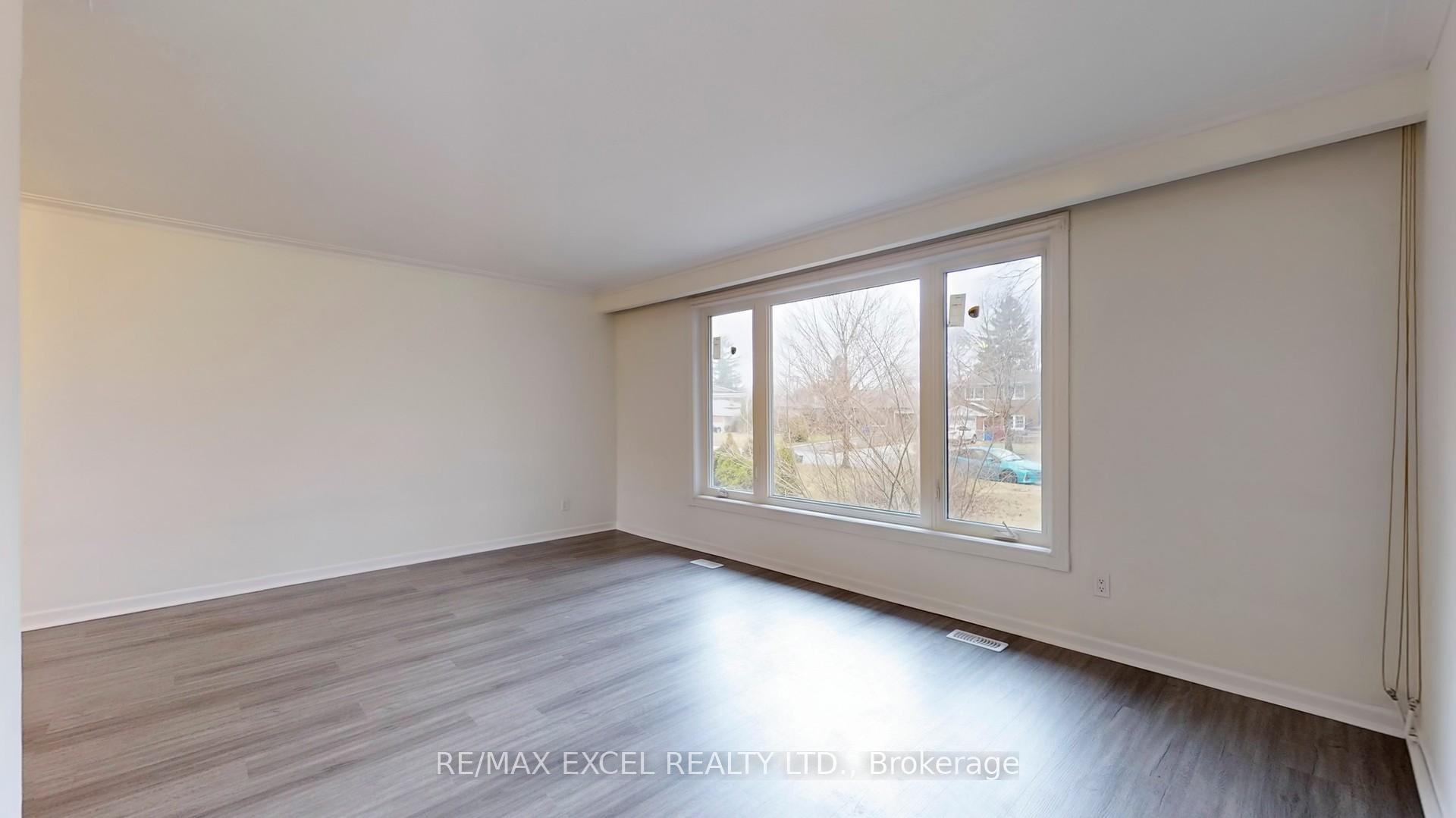 Photo 5 of 12 Lakevista Avenue, Markham, Bullock — HOMEH