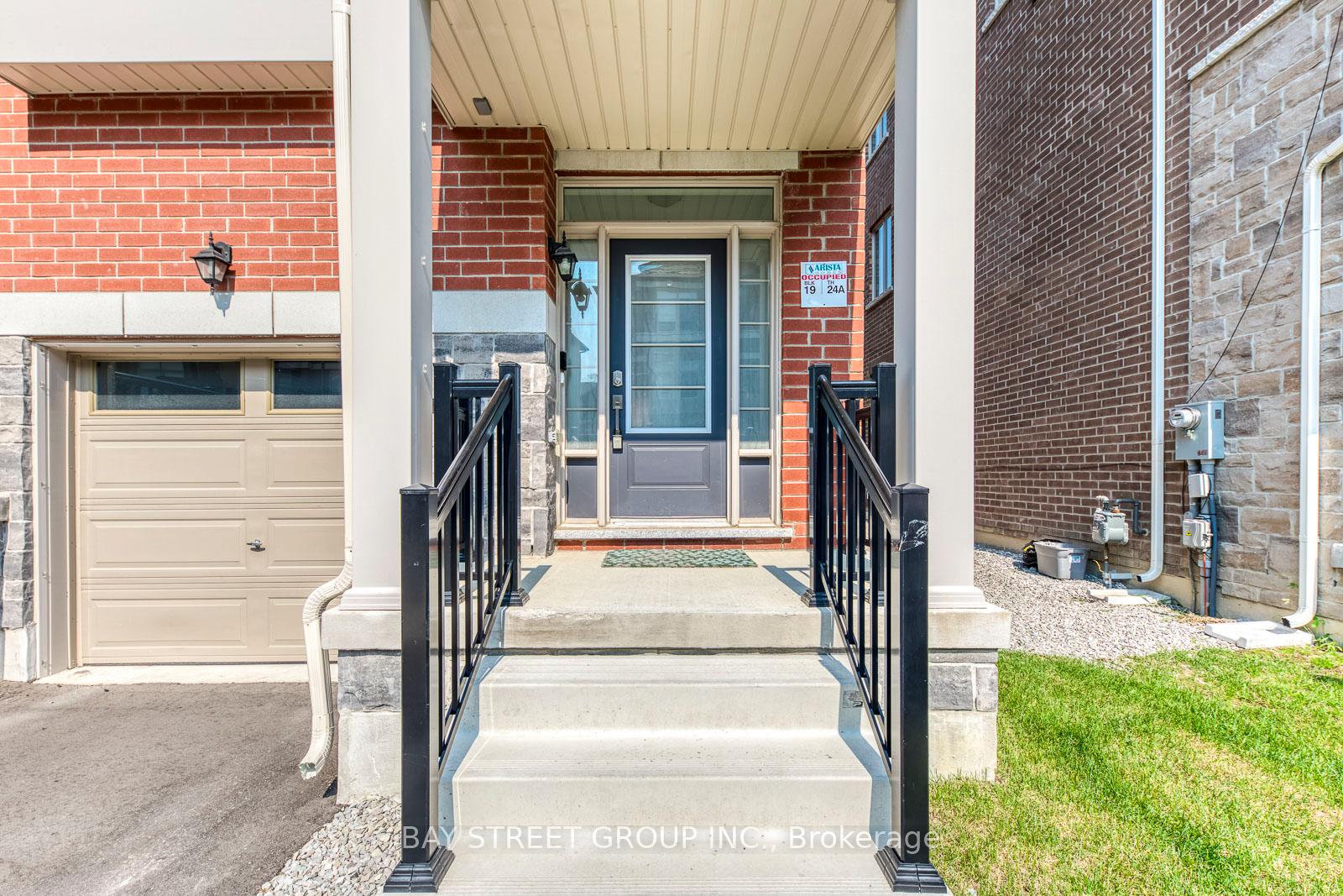 Photo 2 of 33 Sissons Way, Markham, Cedar Grove — HOMEH