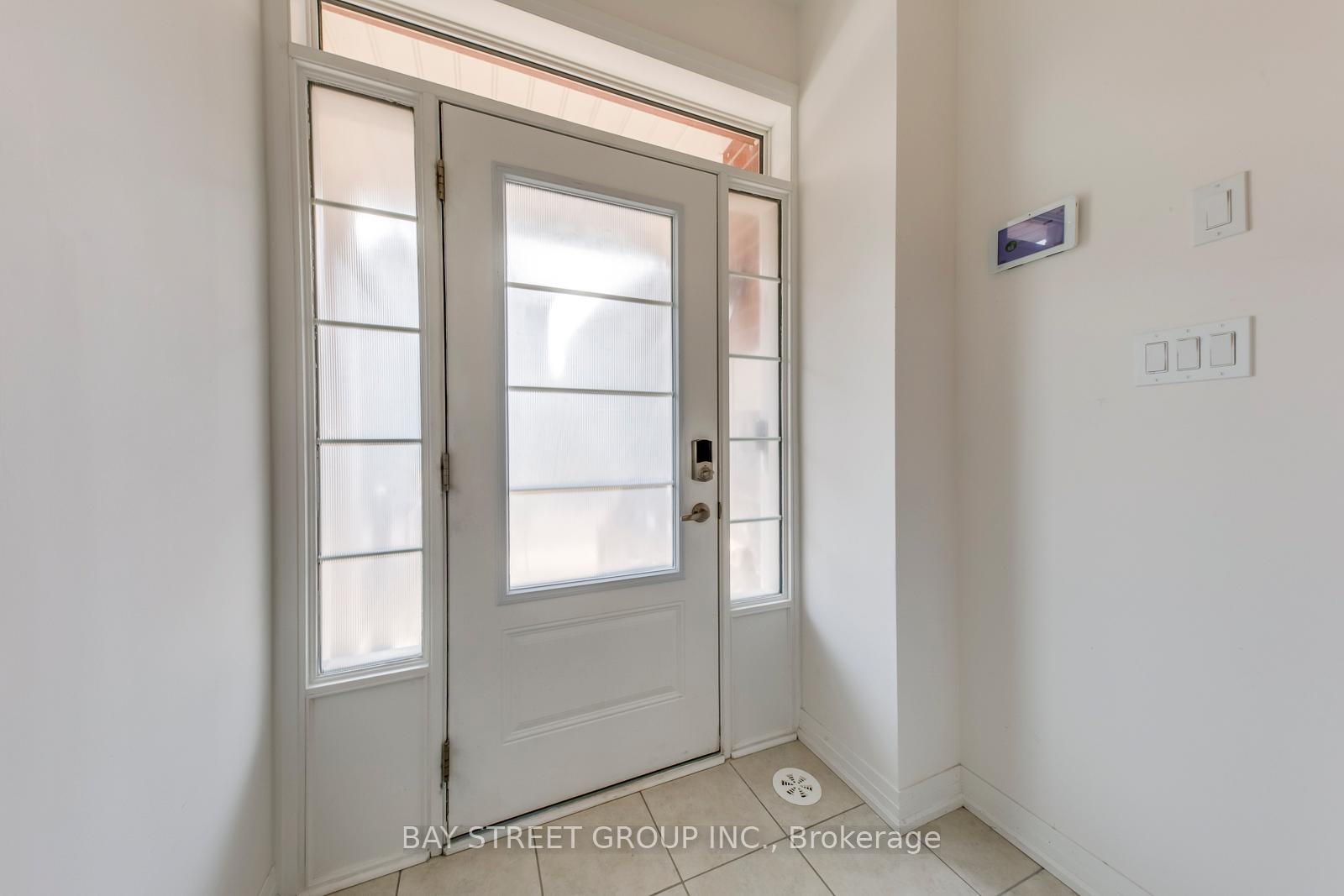 Photo 3 of 33 Sissons Way, Markham, Cedar Grove — HOMEH