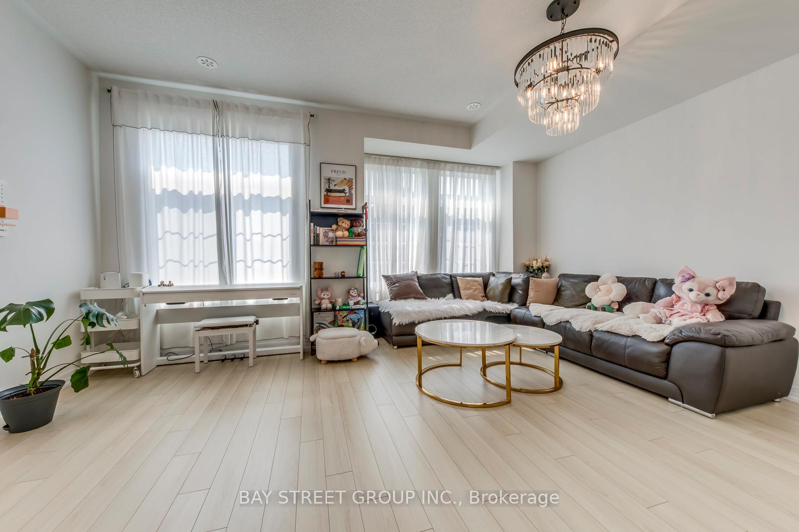 Photo 6 of 33 Sissons Way, Markham, Cedar Grove — HOMEH