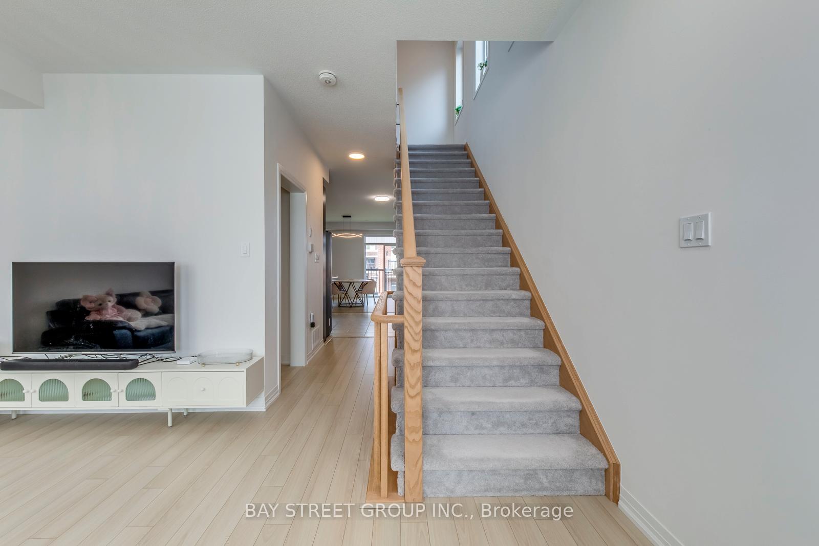 Photo 7 of 33 Sissons Way, Markham, Cedar Grove — HOMEH