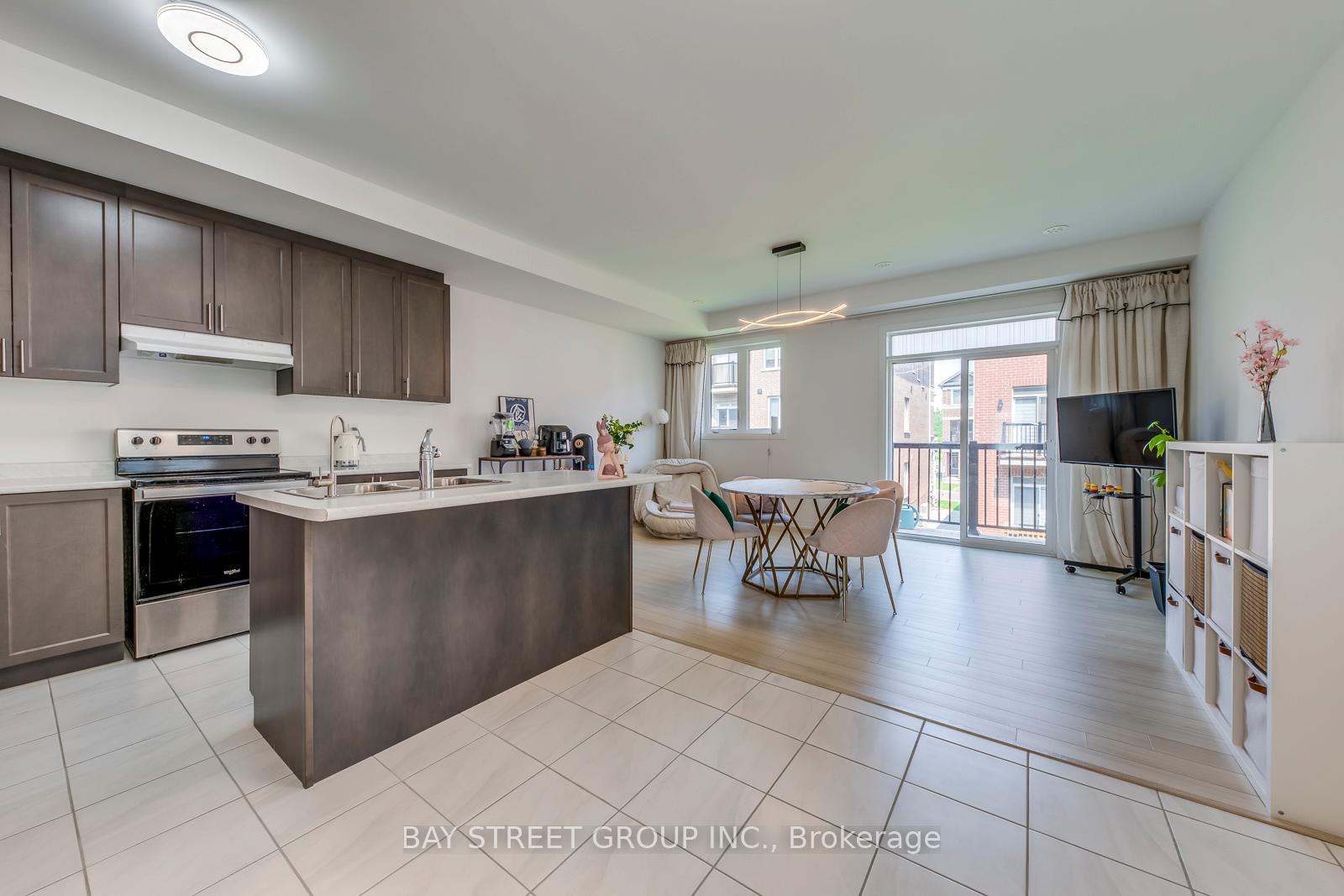Photo 8 of 33 Sissons Way, Markham, Cedar Grove — HOMEH