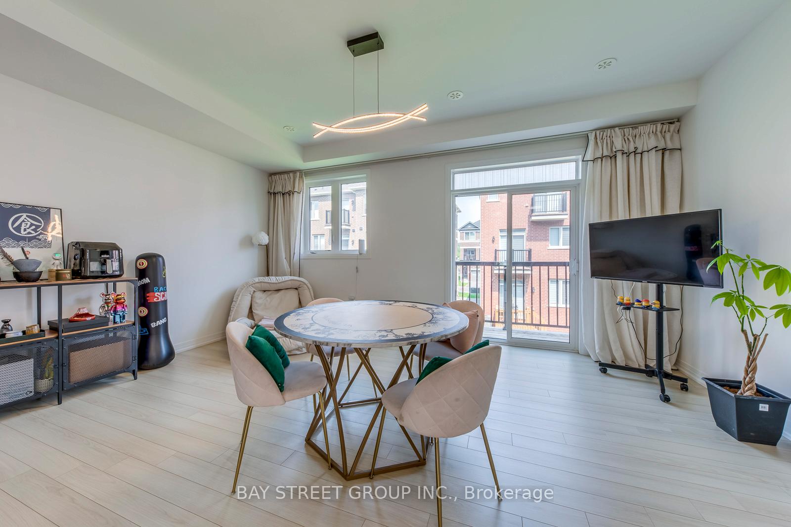 Photo 10 of 33 Sissons Way, Markham, Cedar Grove — HOMEH