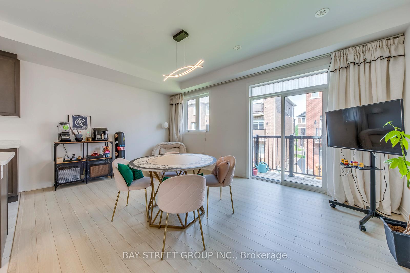 Photo 12 of 33 Sissons Way, Markham, Cedar Grove — HOMEH