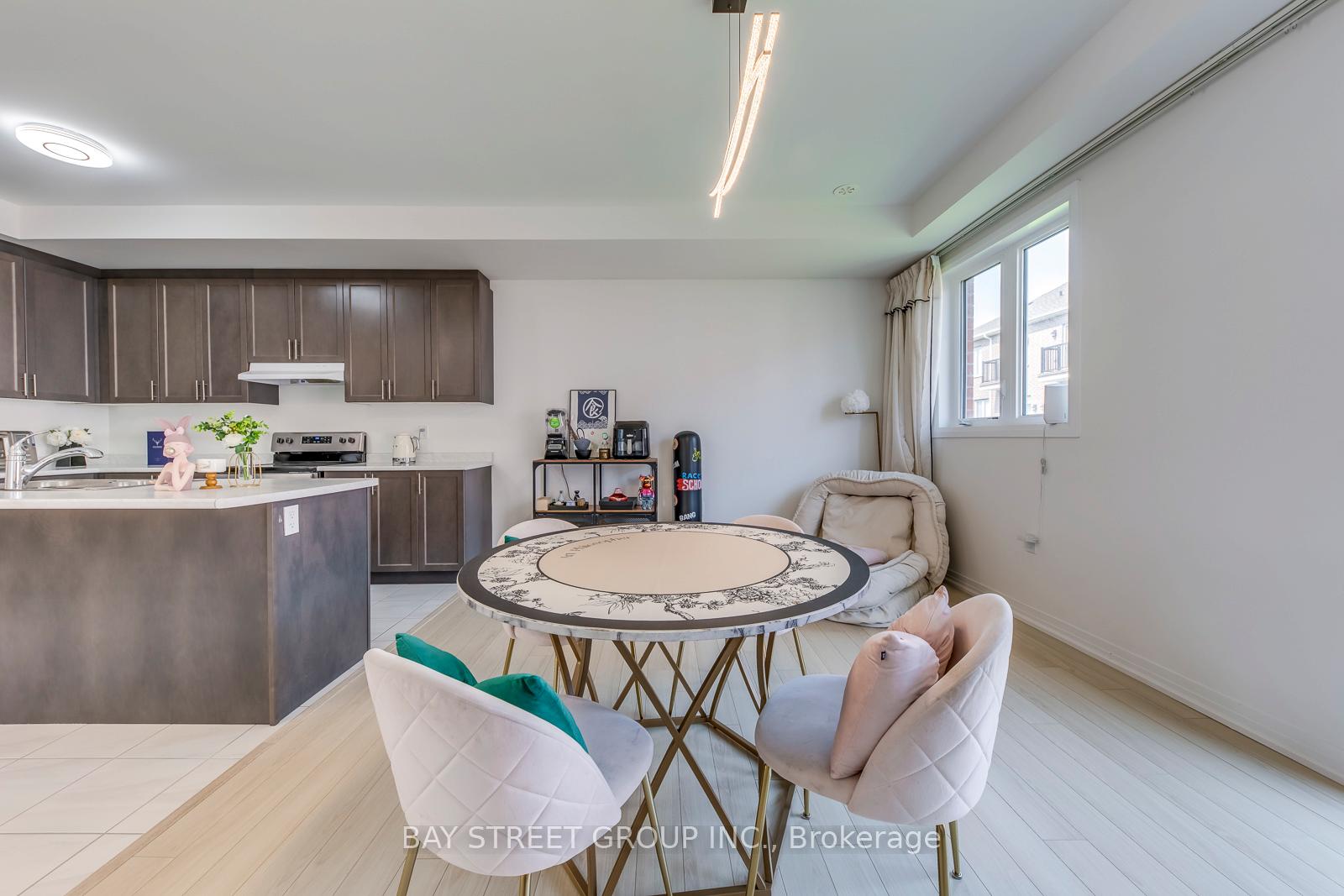 Photo 13 of 33 Sissons Way, Markham, Cedar Grove — HOMEH