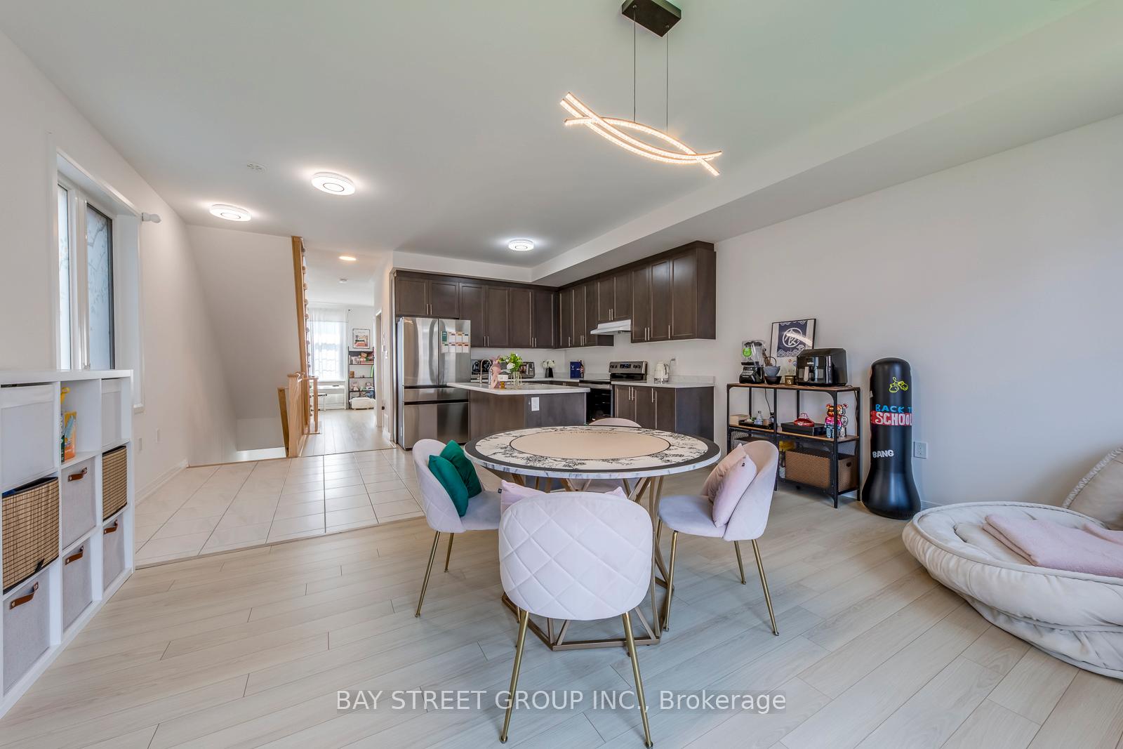 Photo 15 of 33 Sissons Way, Markham, Cedar Grove — HOMEH