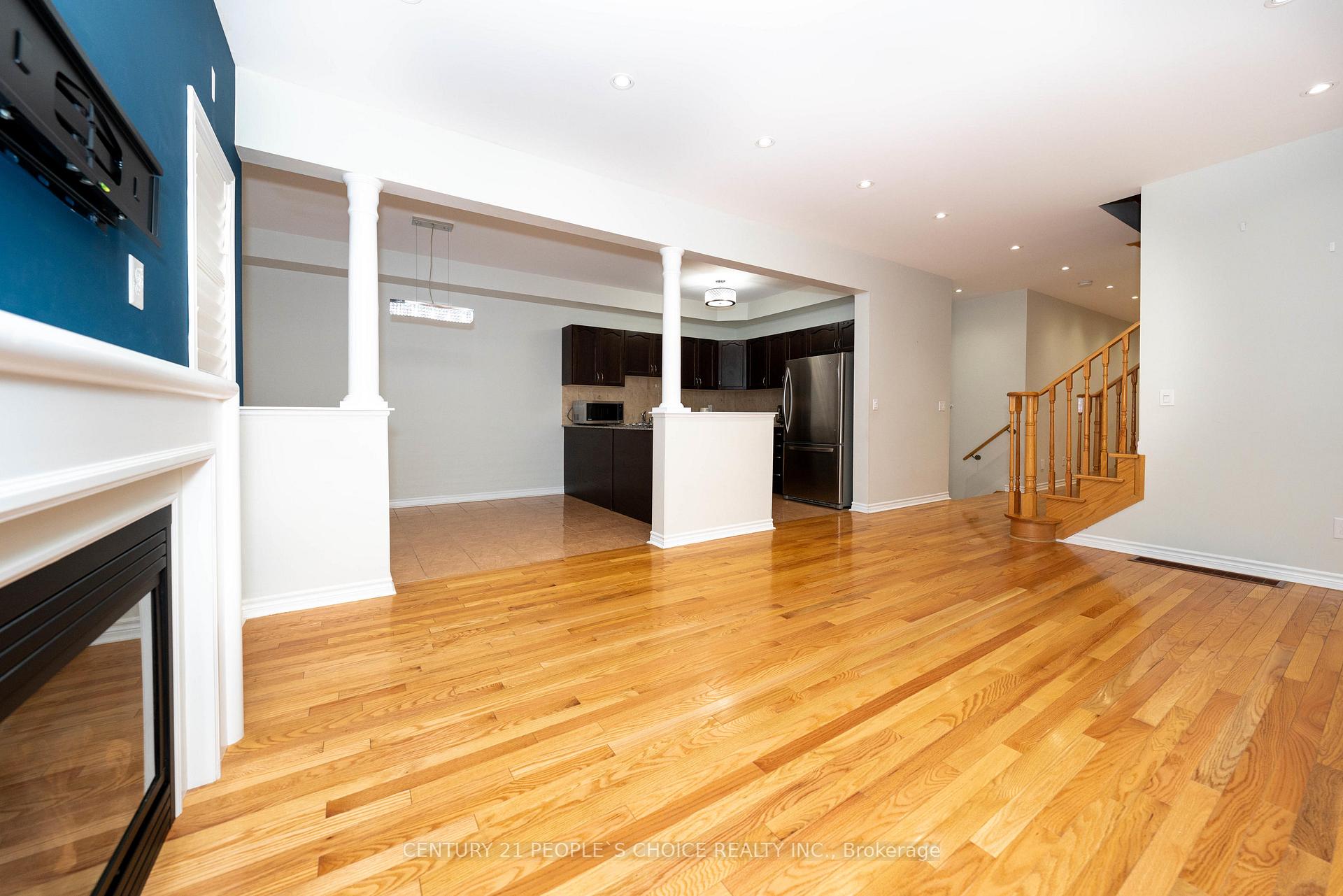 Photo 3 of Unit Upper, 38 Vettese Court, Markham, Box Grove — HOMEH