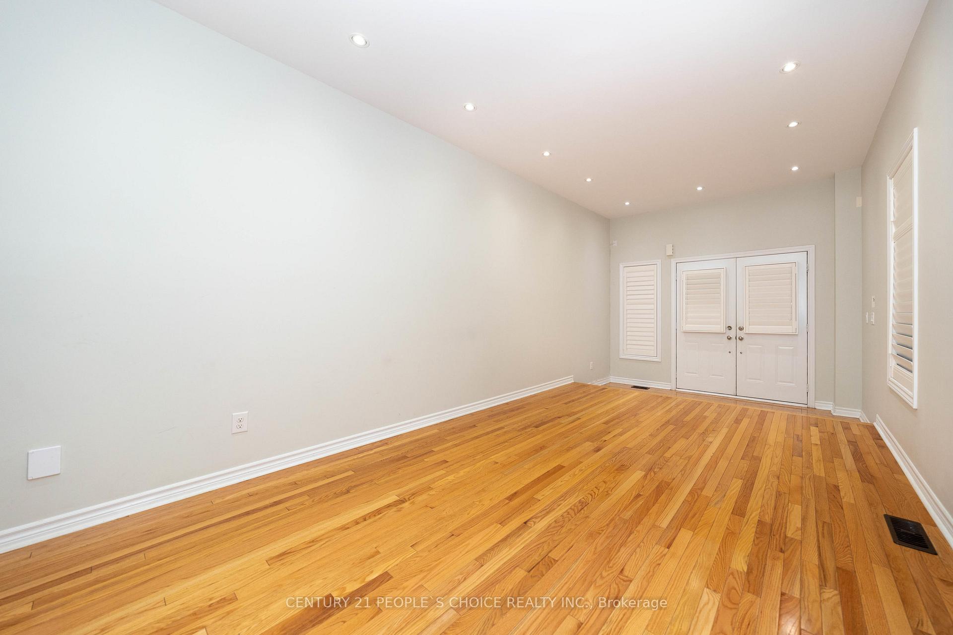 Photo 4 of Unit Upper, 38 Vettese Court, Markham, Box Grove — HOMEH