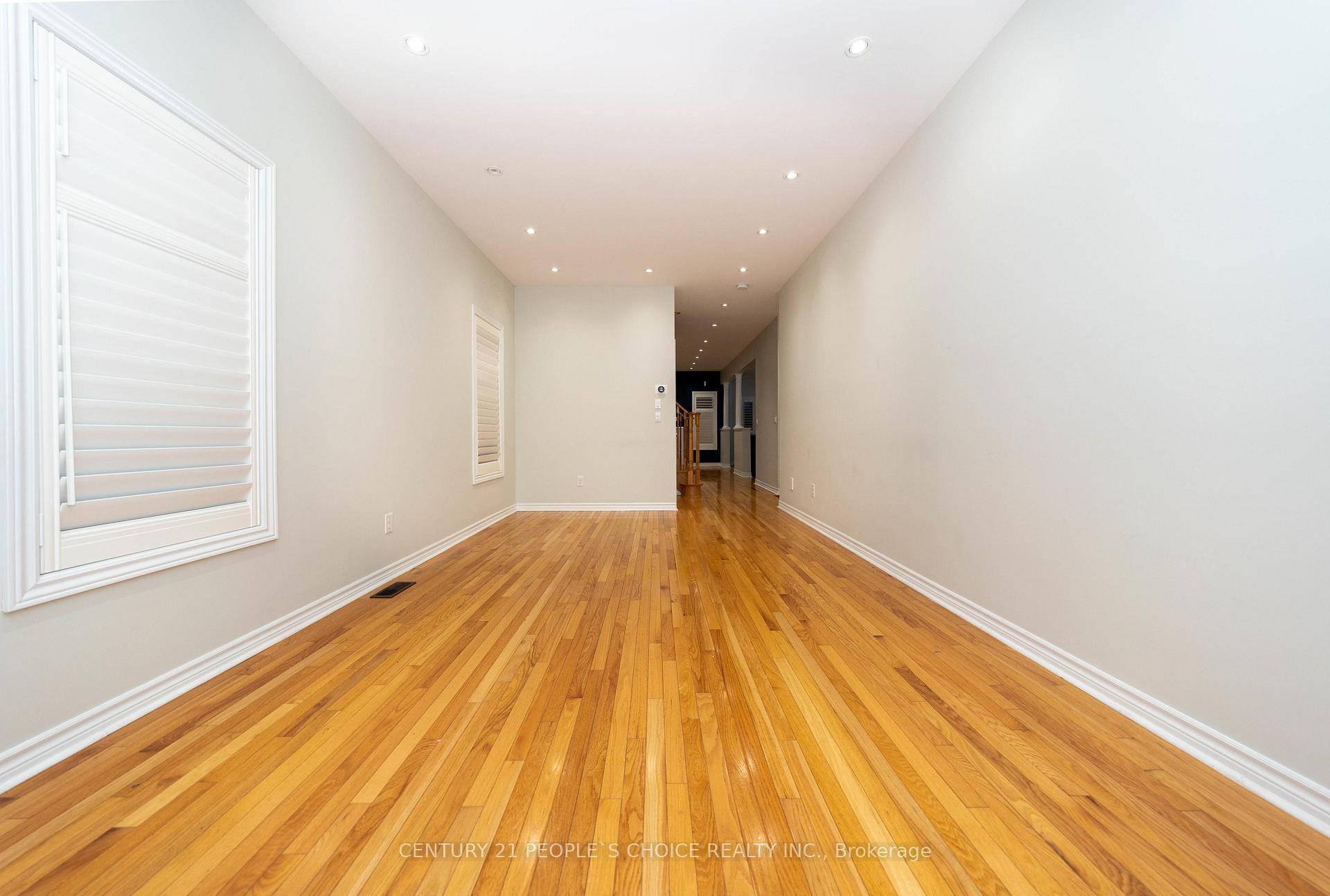 Photo 5 of Unit Upper, 38 Vettese Court, Markham, Box Grove — HOMEH