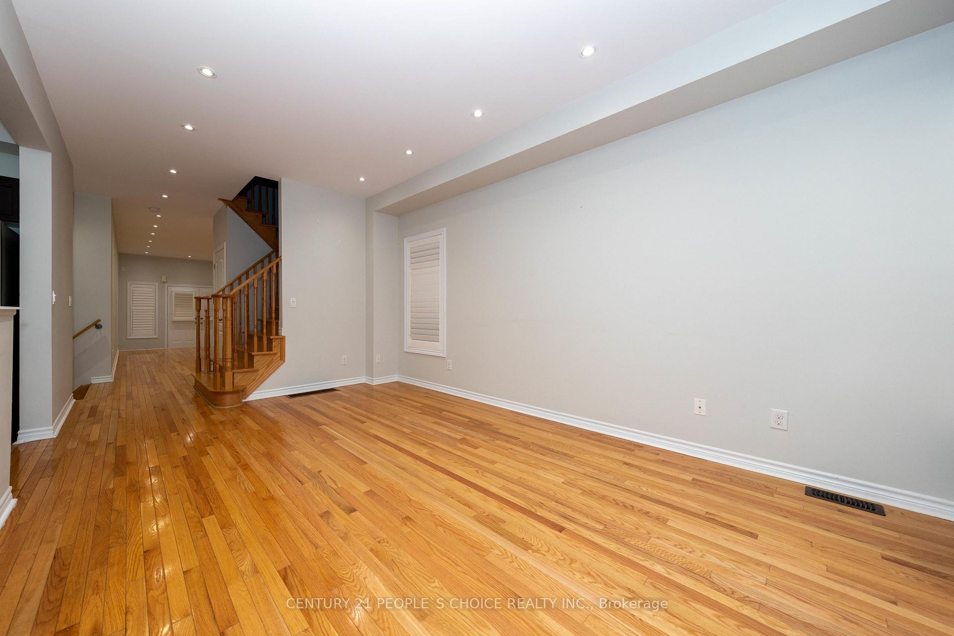 Photo 7 of Unit Upper, 38 Vettese Court, Markham, Box Grove — HOMEH