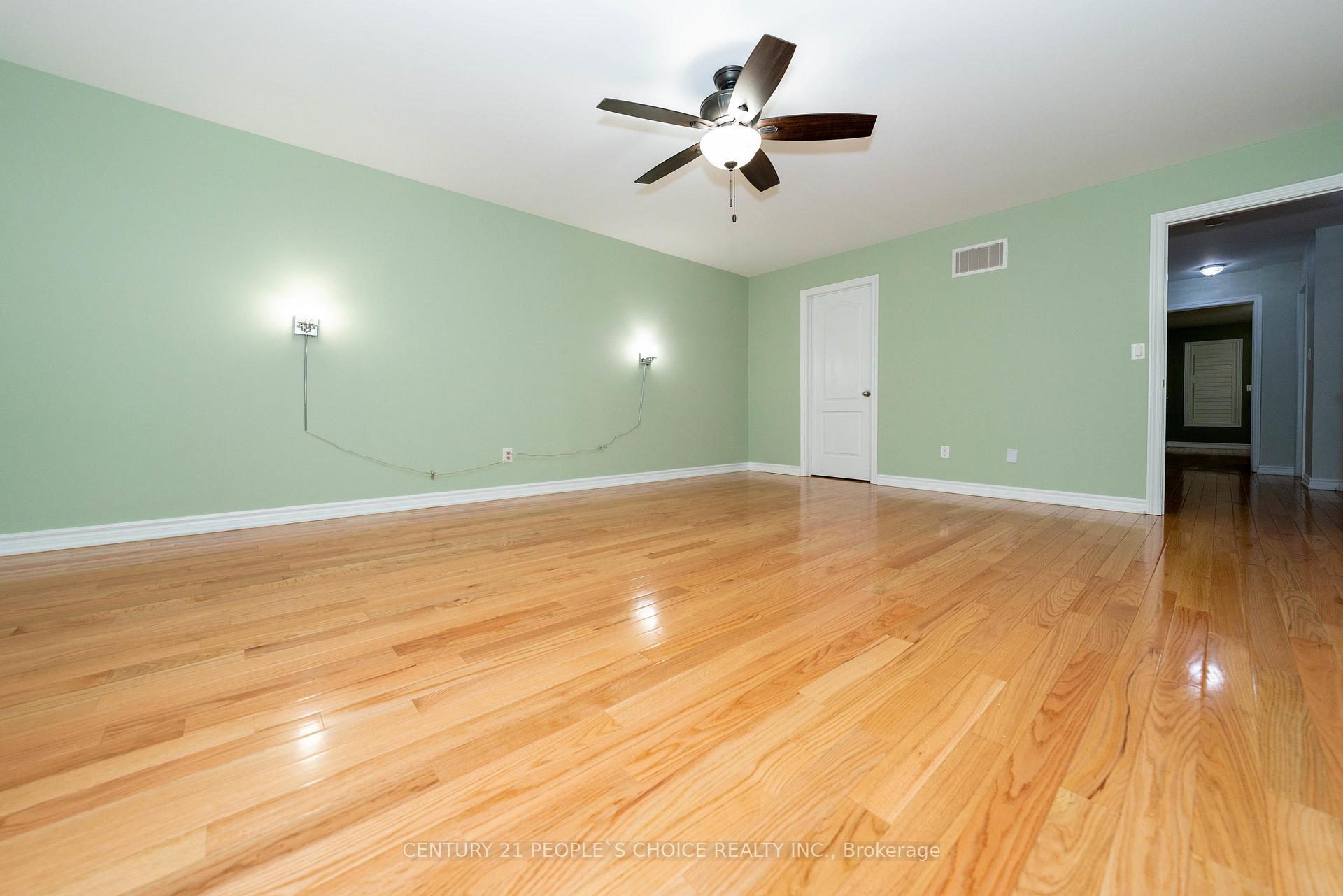 Photo 23 of Unit Upper, 38 Vettese Court, Markham, Box Grove — HOMEH