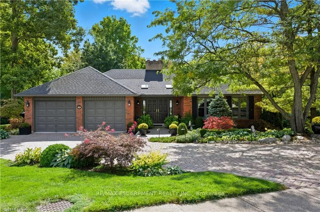Photo 1 of 9 Mays Crescent, Hamilton, Waterdown — HOMEH