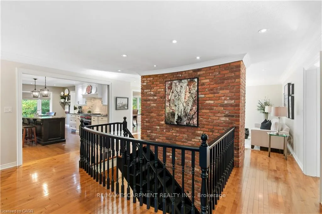 Photo 3 of 9 Mays Crescent, Hamilton, Waterdown — HOMEH