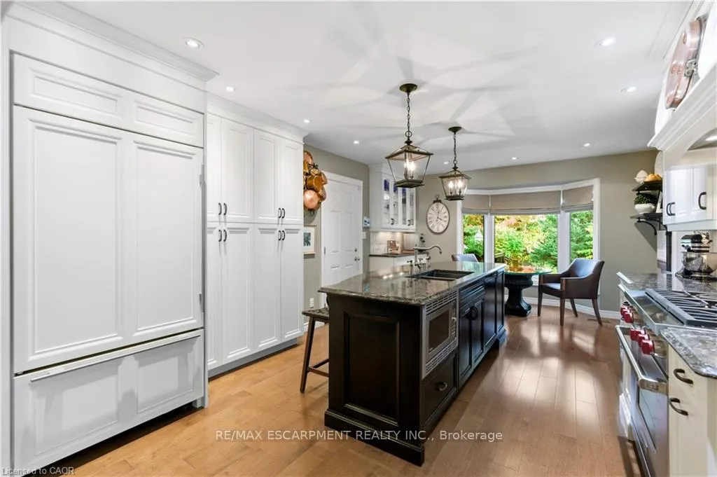 Photo 4 of 9 Mays Crescent, Hamilton, Waterdown — HOMEH