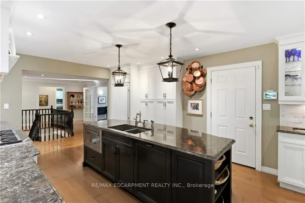 Photo 7 of 9 Mays Crescent, Hamilton, Waterdown — HOMEH