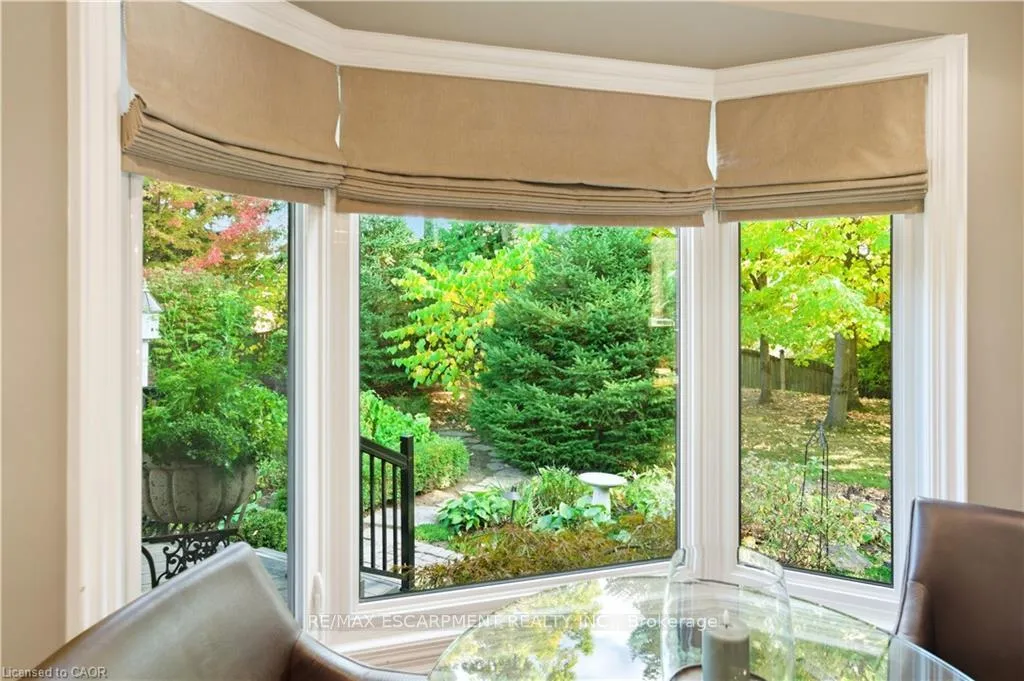 Photo 10 of 9 Mays Crescent, Hamilton, Waterdown — HOMEH