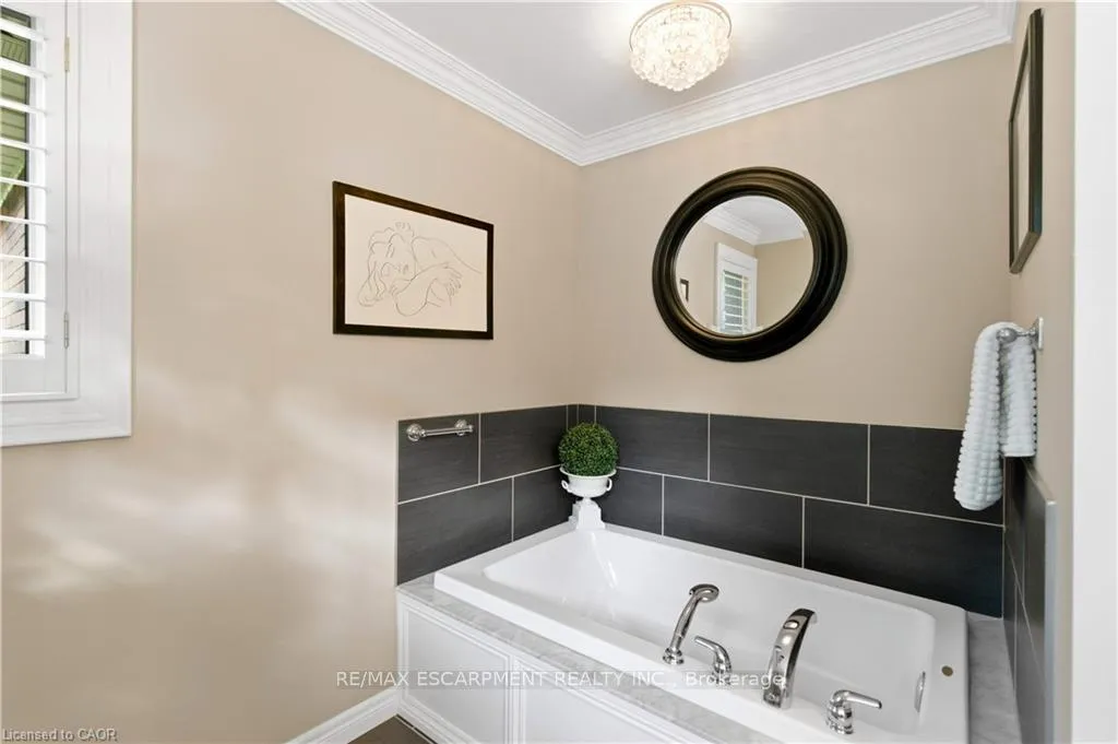 Photo 22 of 9 Mays Crescent, Hamilton, Waterdown — HOMEH