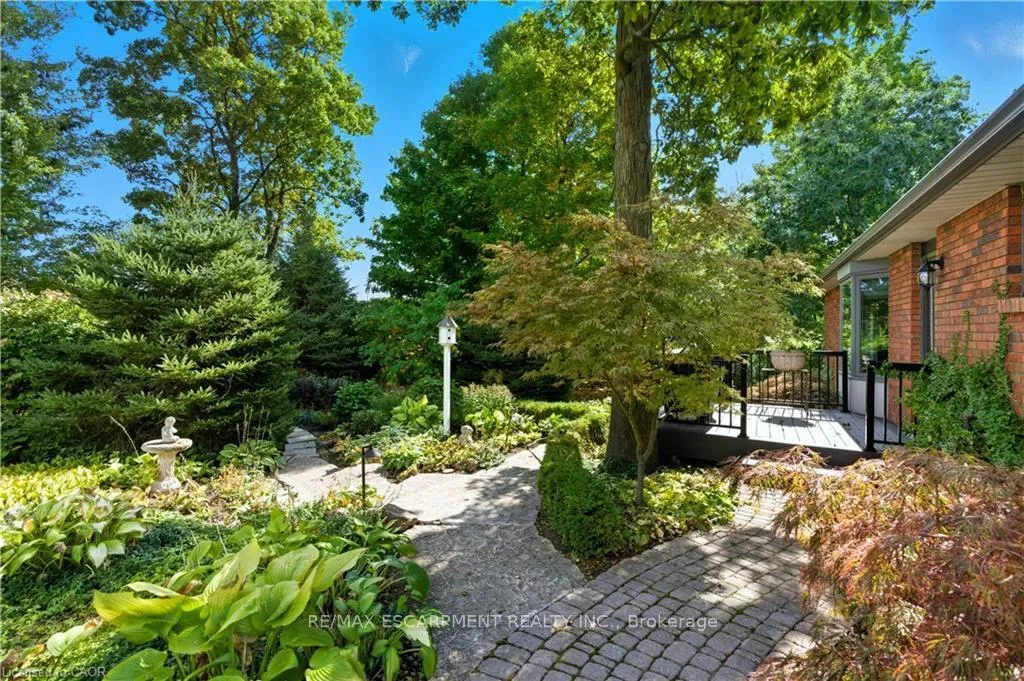 Photo 37 of 9 Mays Crescent, Hamilton, Waterdown — HOMEH