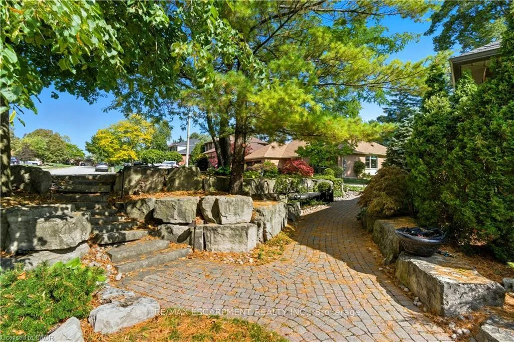Photo 45 of 9 Mays Crescent, Hamilton, Waterdown — HOMEH