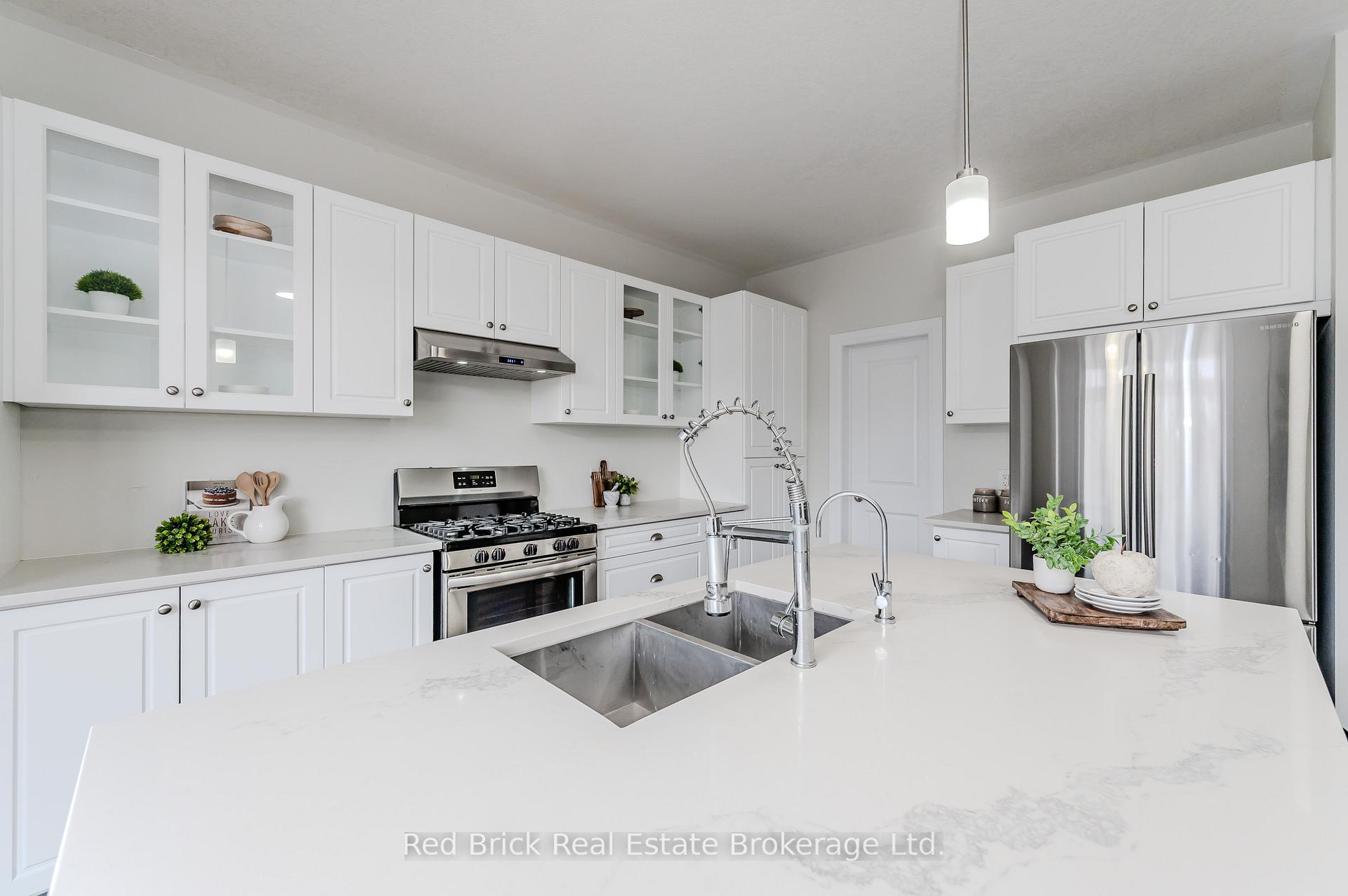 Photo 11 of 321 Woodbine Avenue, Kitchener — HOMEH