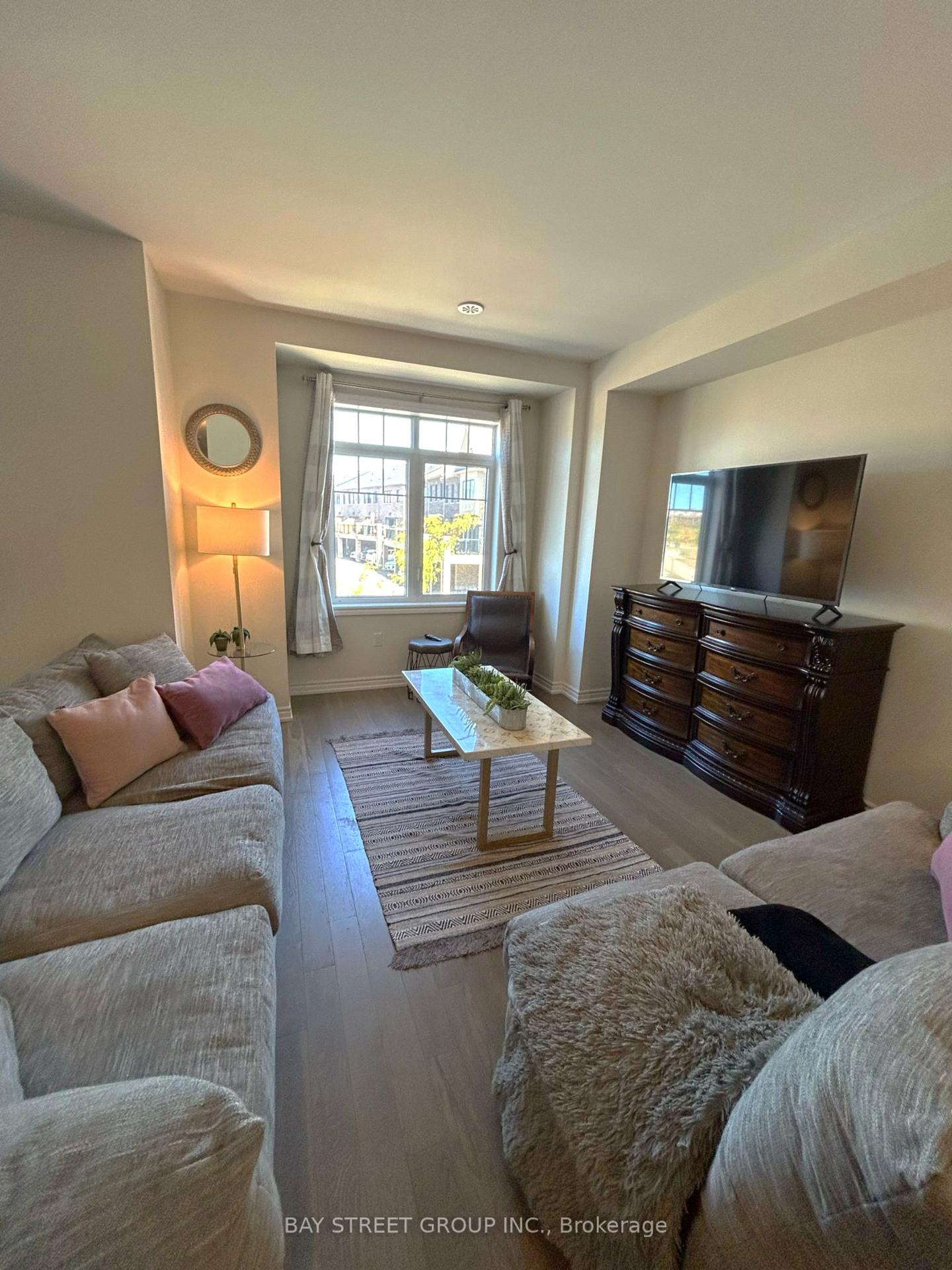 Photo 5 of 35 George Peach Avenue, Markham, Victoria Square — HOMEH