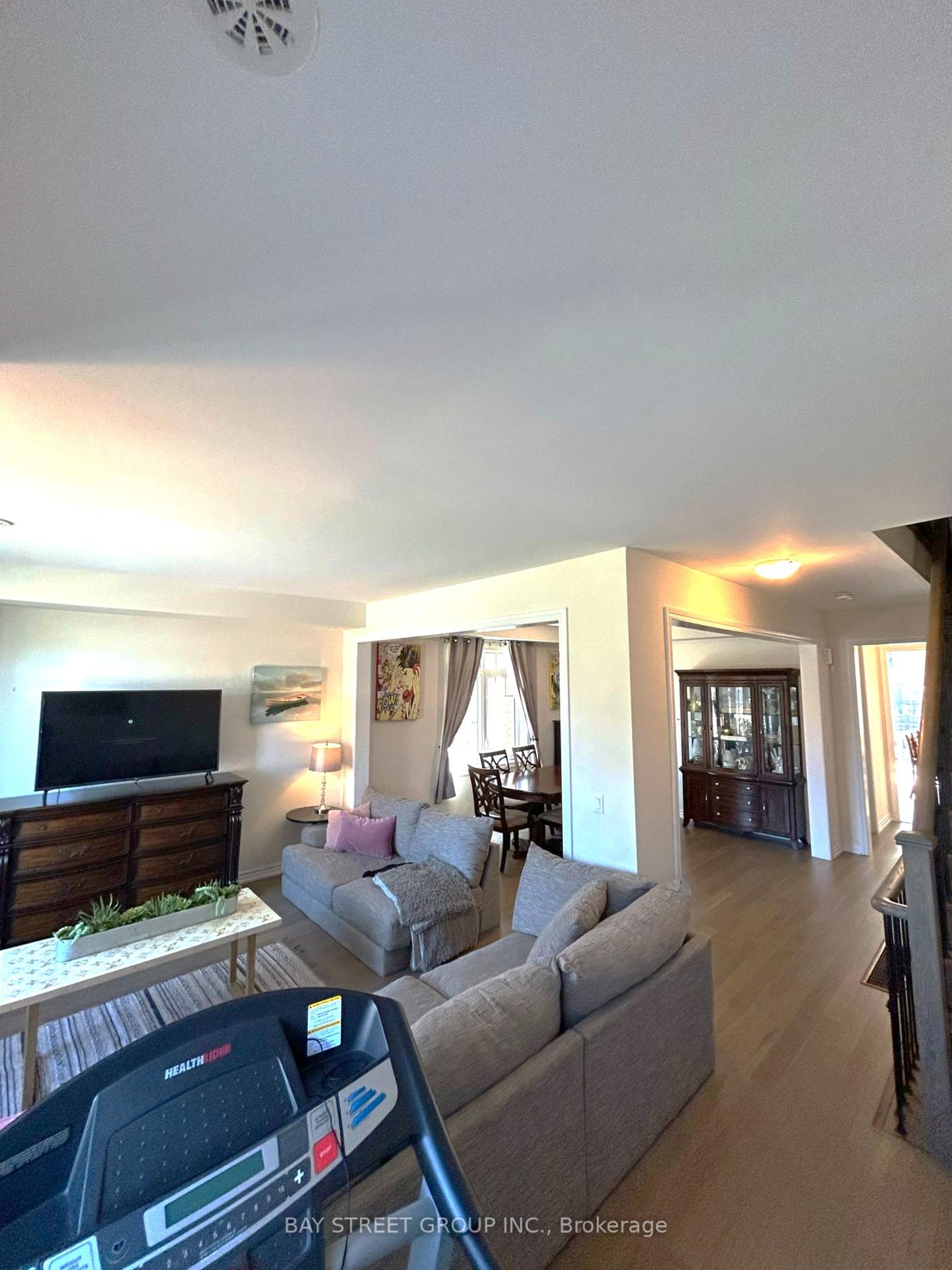Photo 8 of 35 George Peach Avenue, Markham, Victoria Square — HOMEH