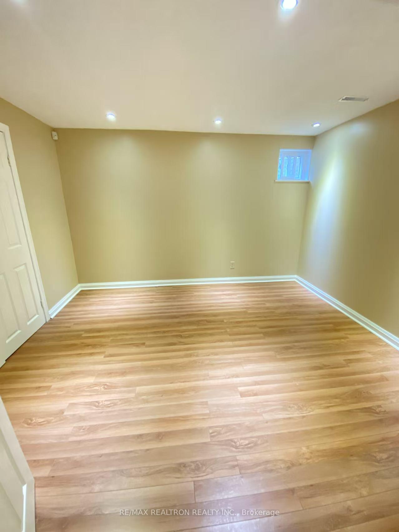 Photo 6 of Unit Bsmt, 41 Wootten Way S, Markham, Sherwood-Amberglen — HOMEH
