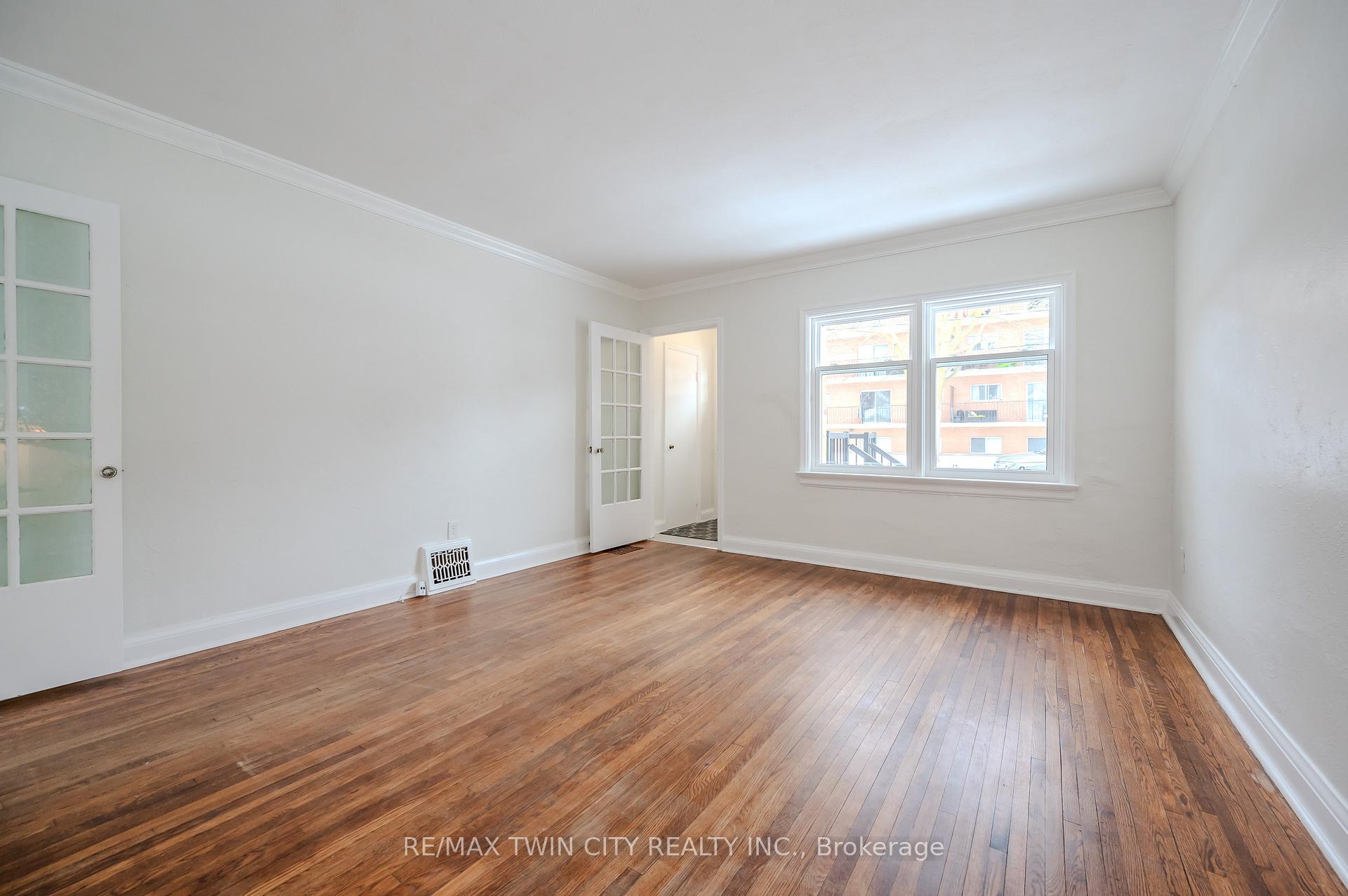 Photo 7 of 11 Esson Street, Kitchener — HOMEH