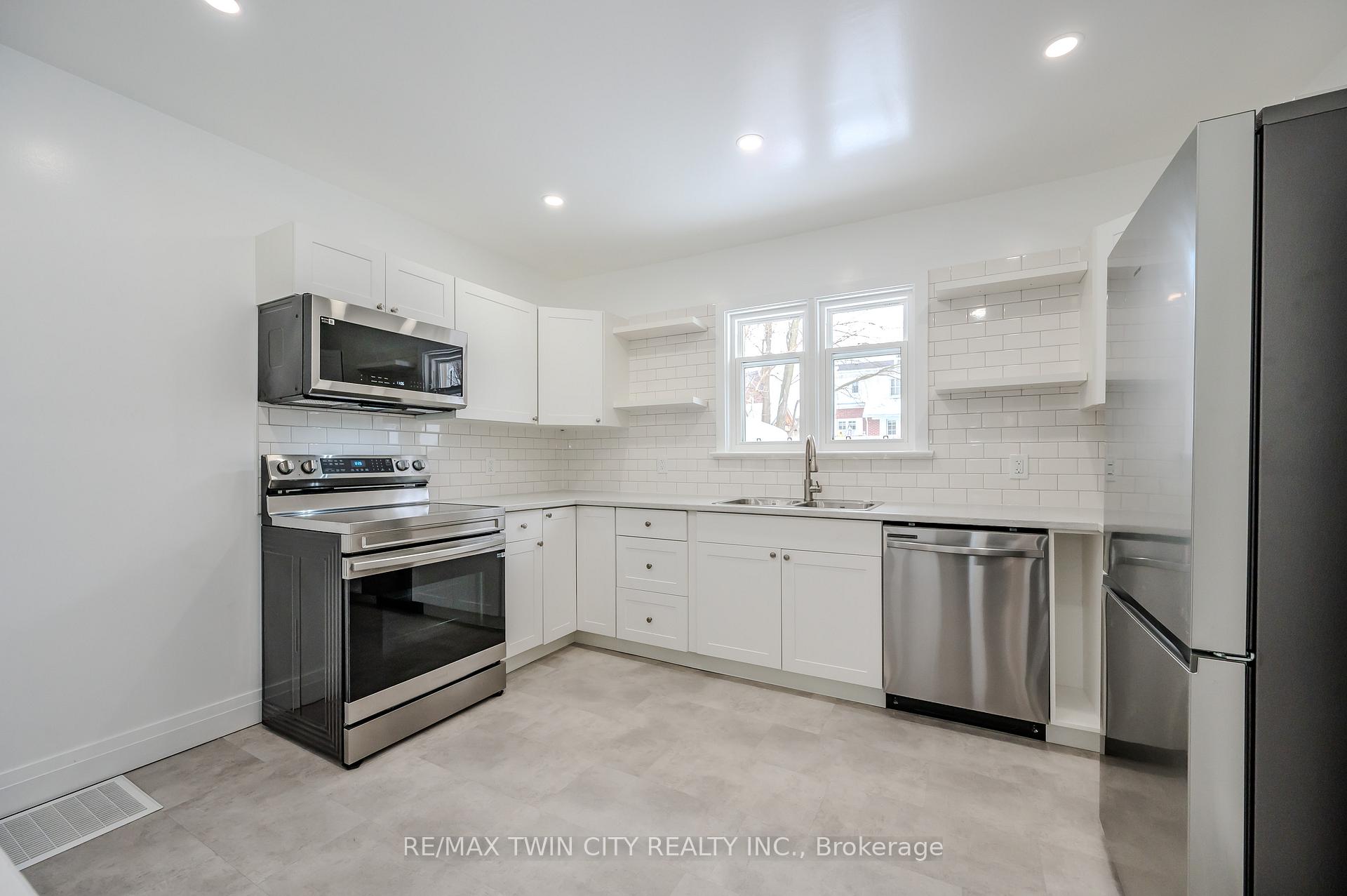 Photo 8 of 11 Esson Street, Kitchener — HOMEH