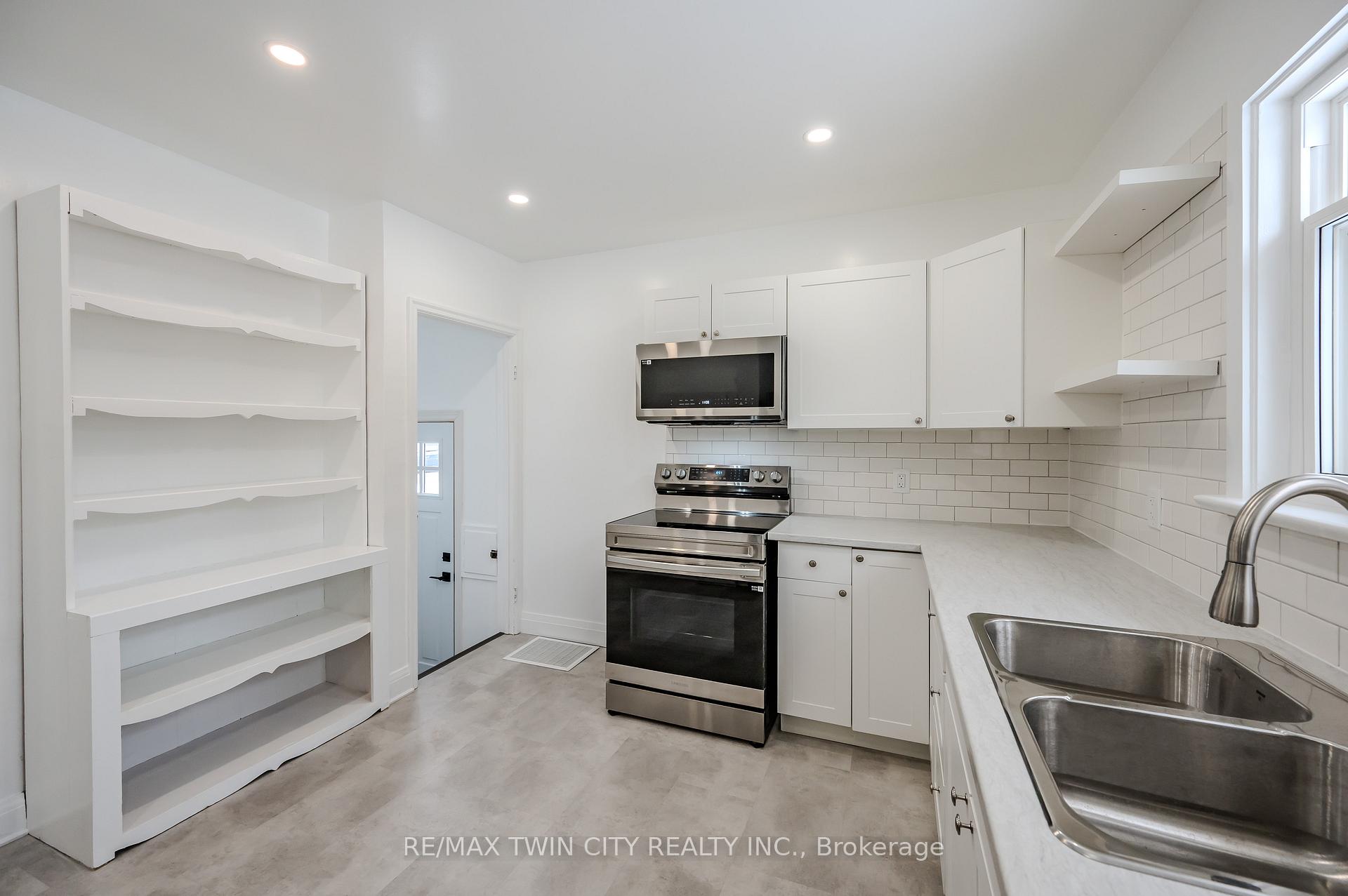 Photo 10 of 11 Esson Street, Kitchener — HOMEH