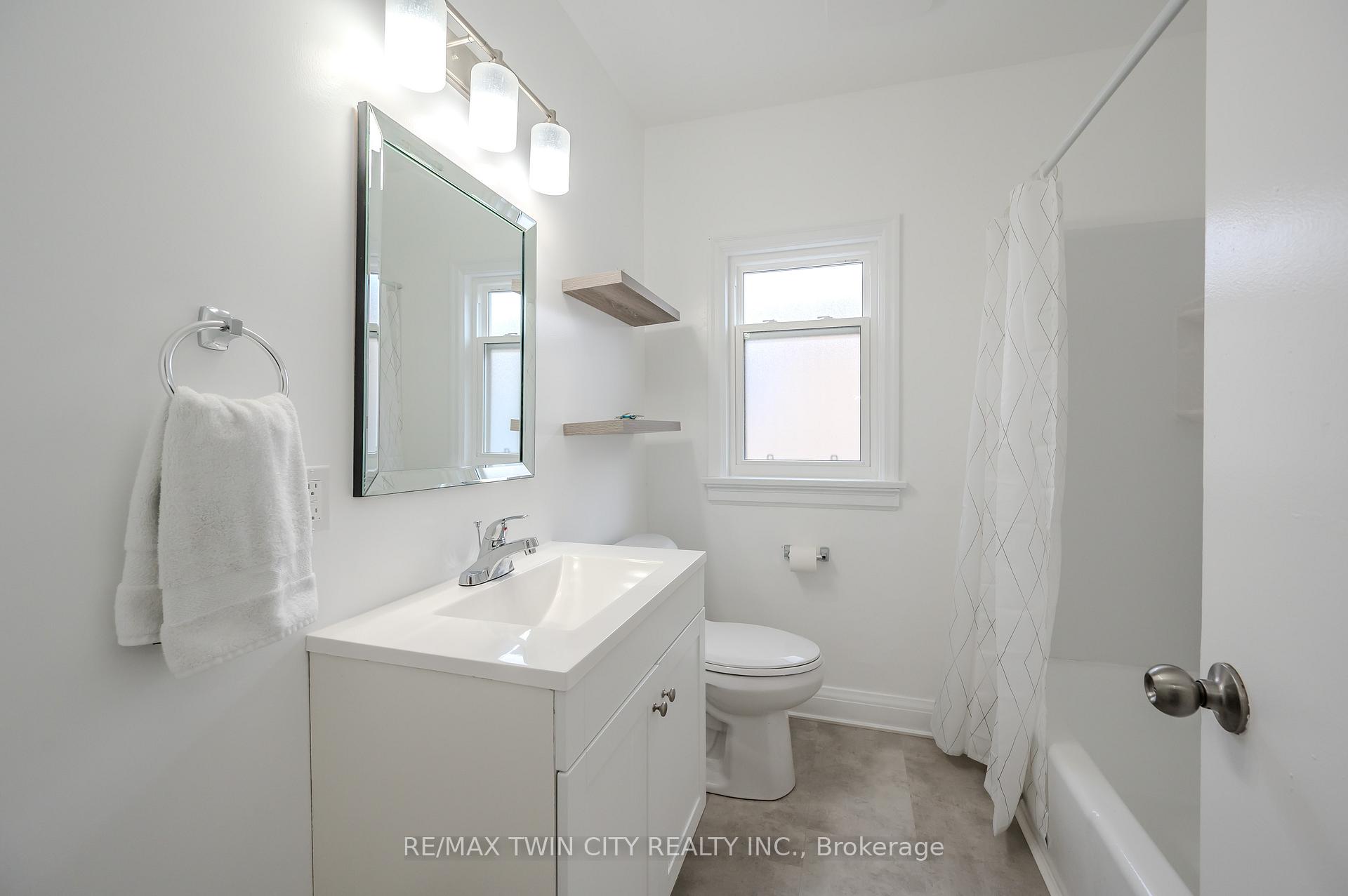 Photo 13 of 11 Esson Street, Kitchener — HOMEH
