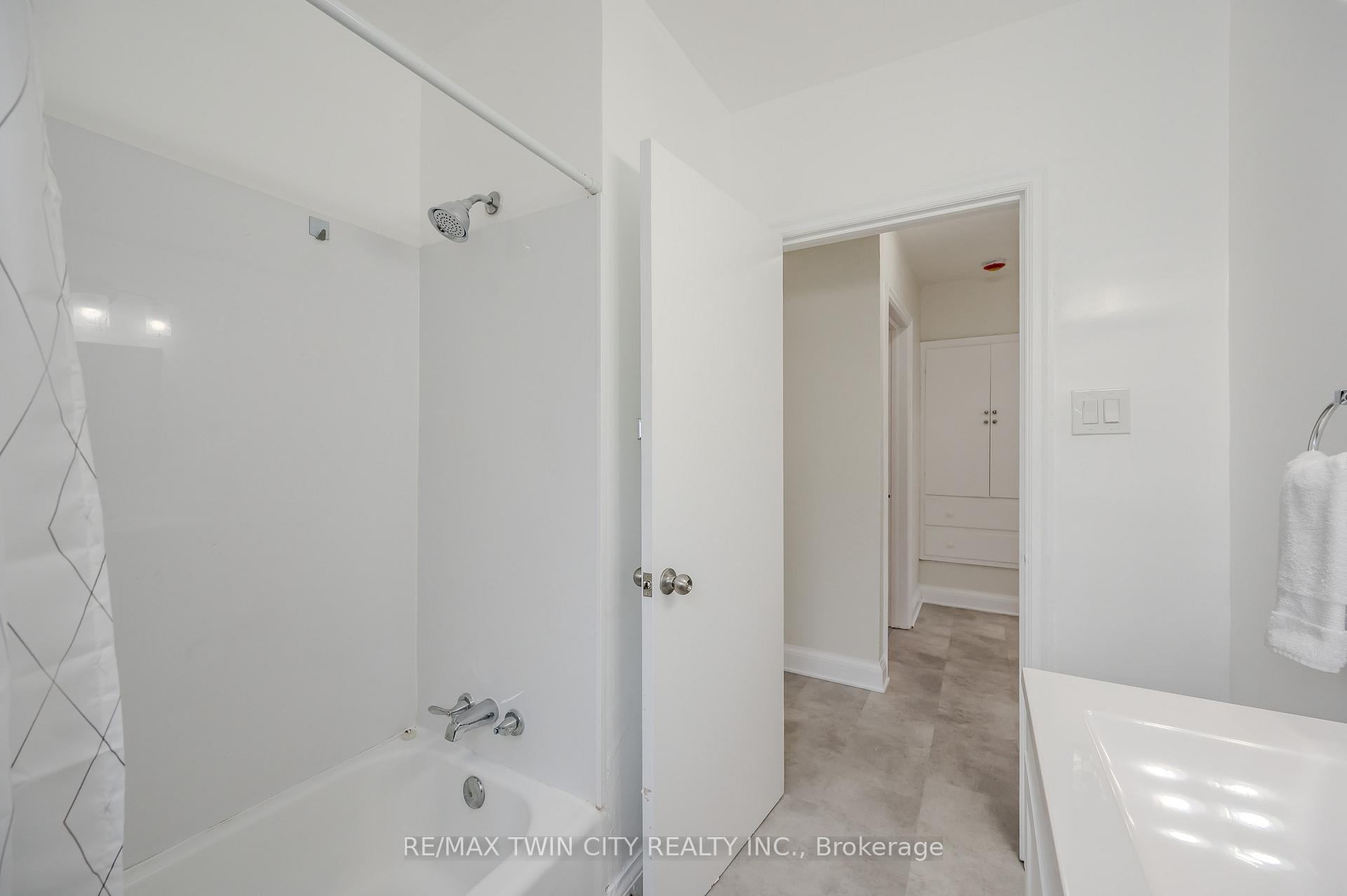Photo 14 of 11 Esson Street, Kitchener — HOMEH