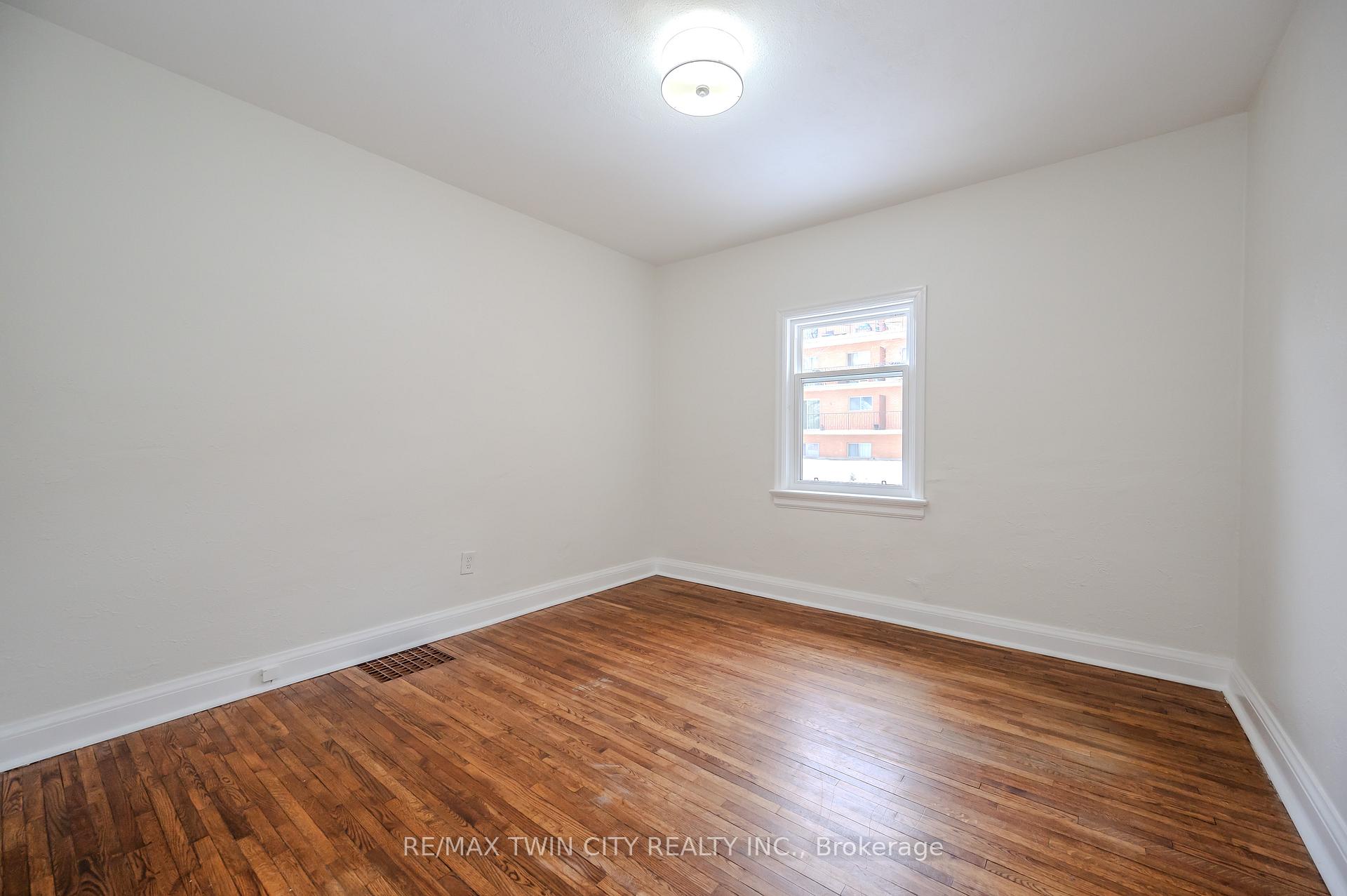 Photo 16 of 11 Esson Street, Kitchener — HOMEH
