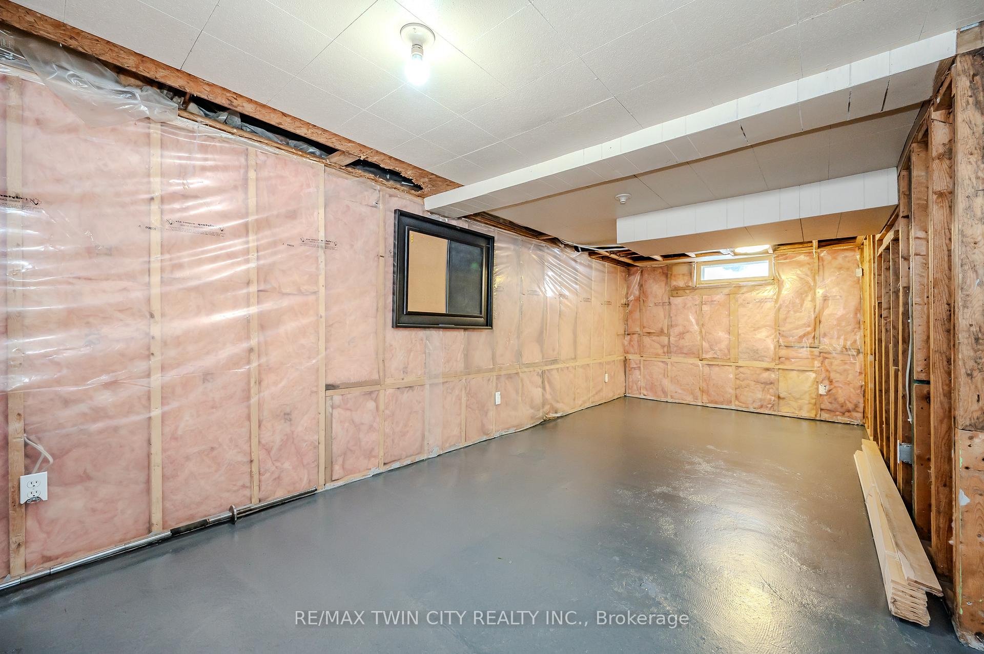 Photo 17 of 11 Esson Street, Kitchener — HOMEH