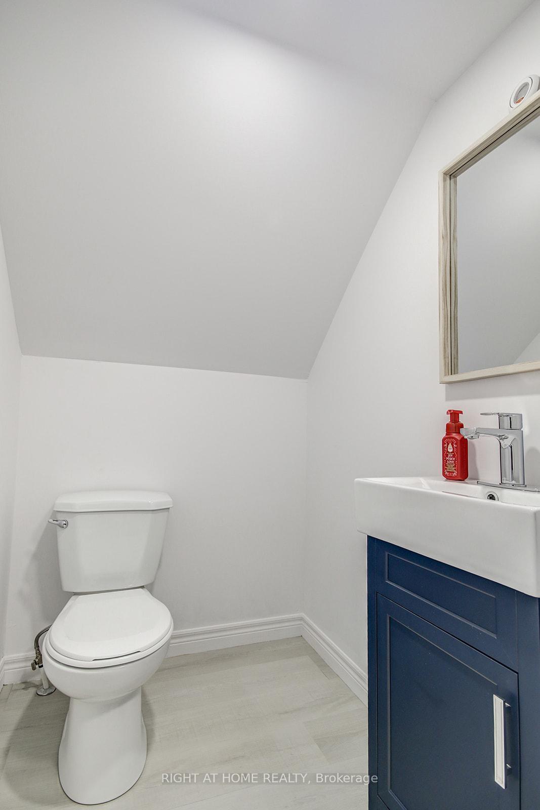 Photo 29 of Unit Upper, 631 Queensdale Avenue E, Hamilton, Eastmount — HOMEH