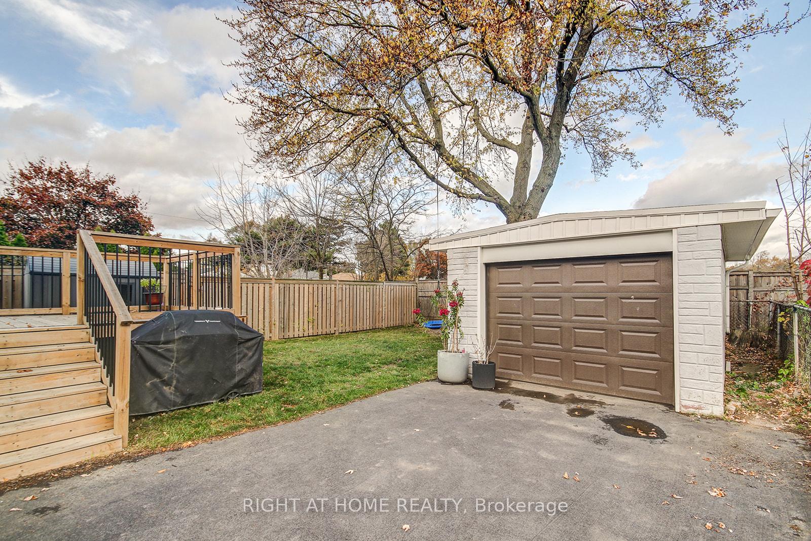 Photo 35 of Unit Upper, 631 Queensdale Avenue E, Hamilton, Eastmount — HOMEH