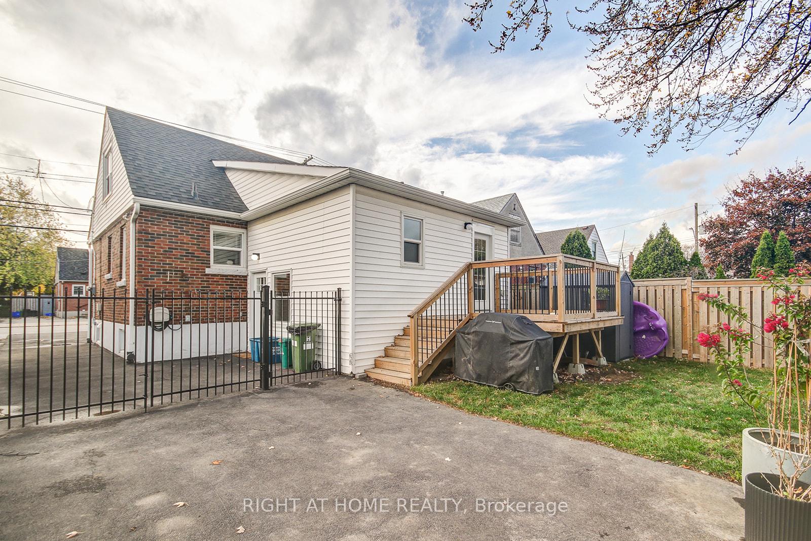 Photo 36 of Unit Upper, 631 Queensdale Avenue E, Hamilton, Eastmount — HOMEH