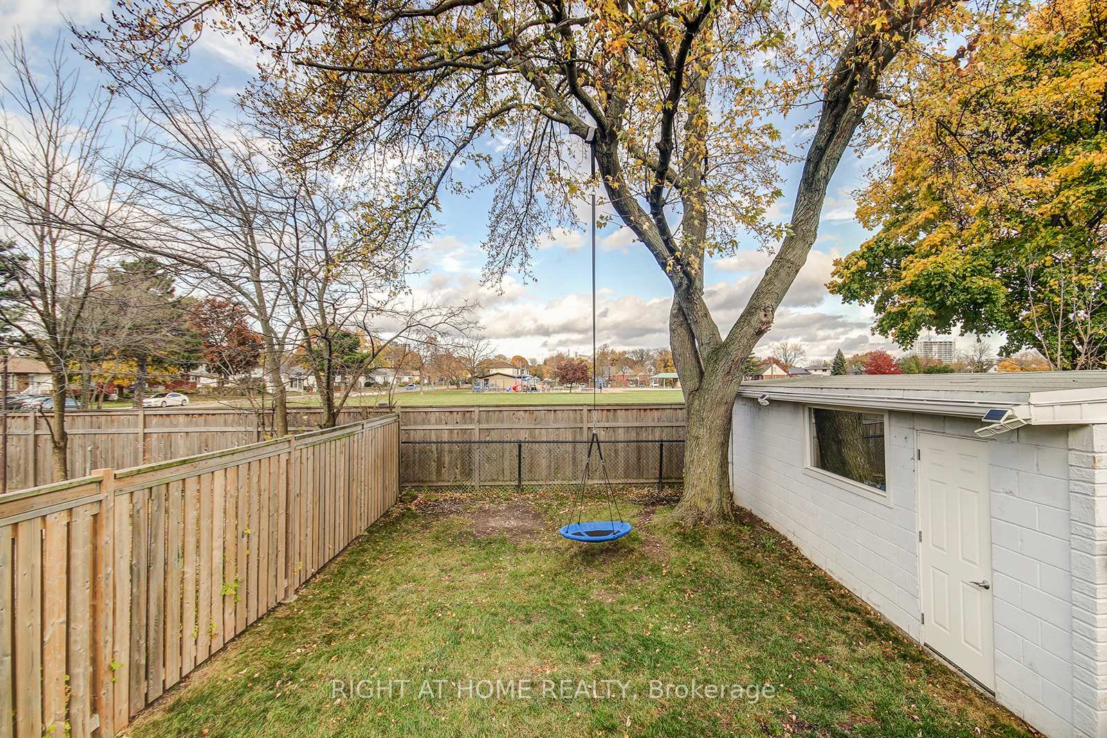 Photo 39 of Unit Upper, 631 Queensdale Avenue E, Hamilton, Eastmount — HOMEH