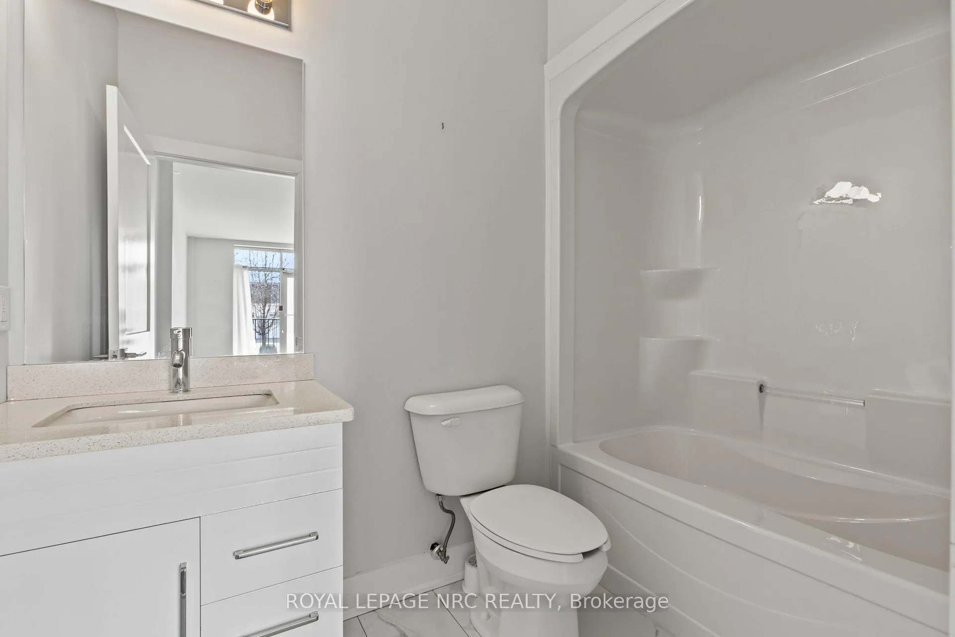 Photo 12 of Unit 106, 3710 Main Street, Niagara Falls, Chippawa — HOMEH