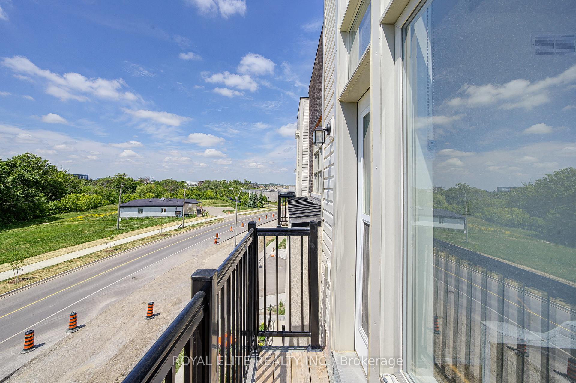 Photo 2 of 117 Markland Street, Markham, Cachet — HOMEH