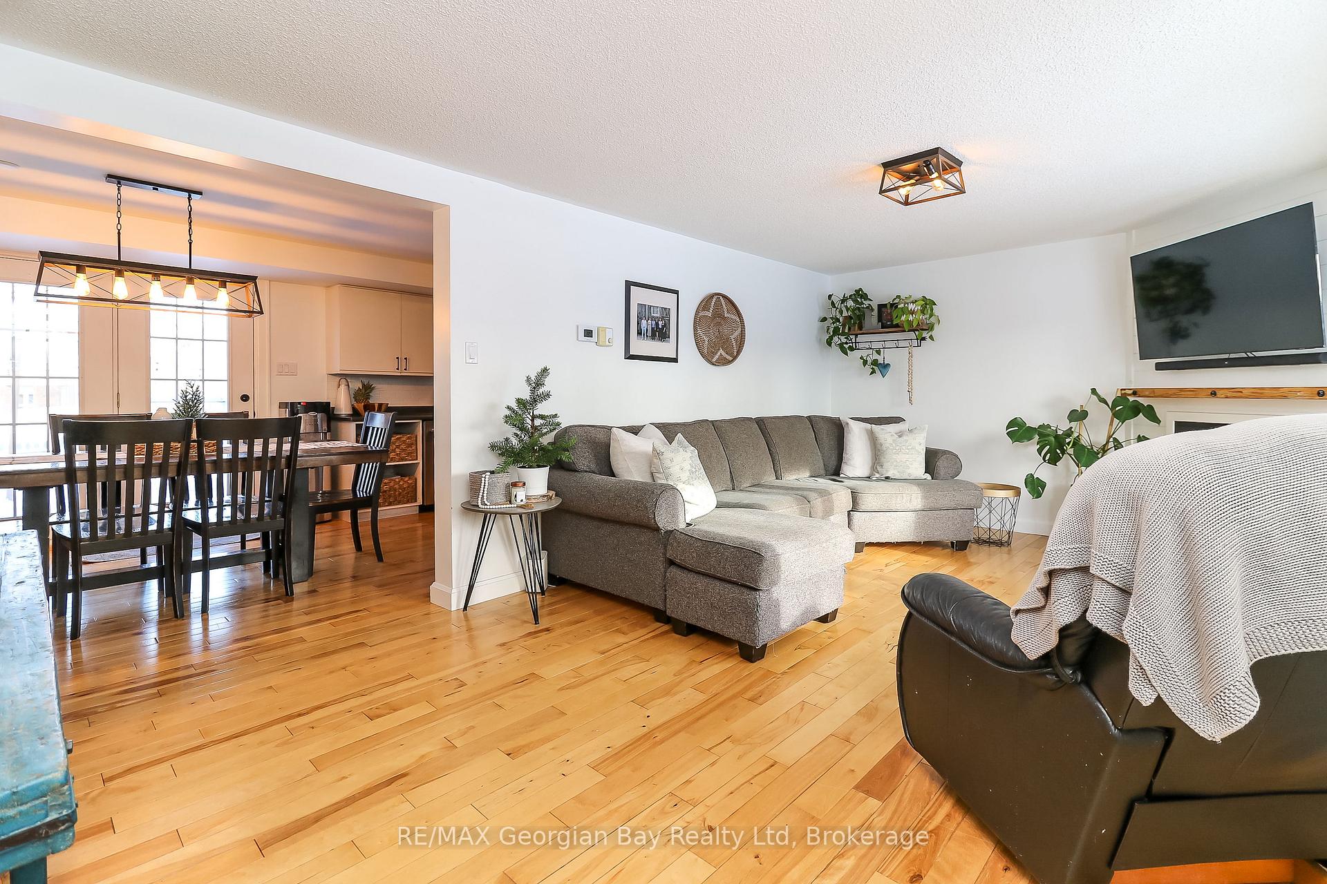 Photo 5 of 175 Griffin Court, Midland — HOMEH