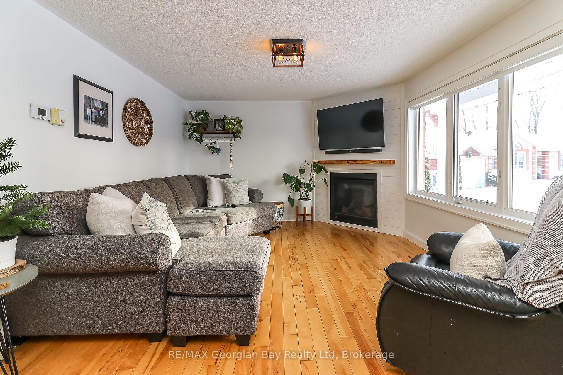 Photo 6 of 175 Griffin Court, Midland — HOMEH