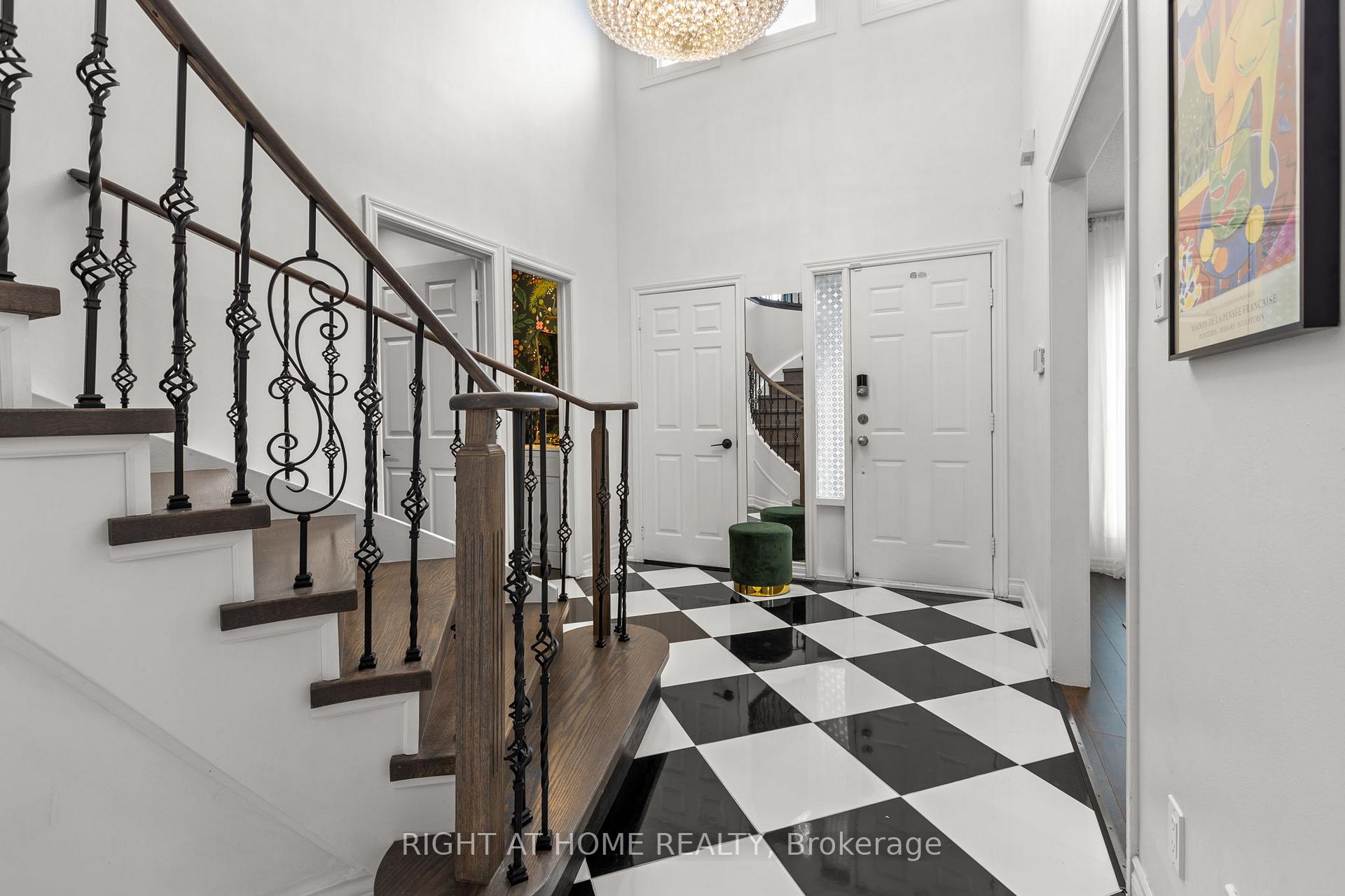 Photo 3 of 4 Deena Place, Markham, Middlefield — HOMEH