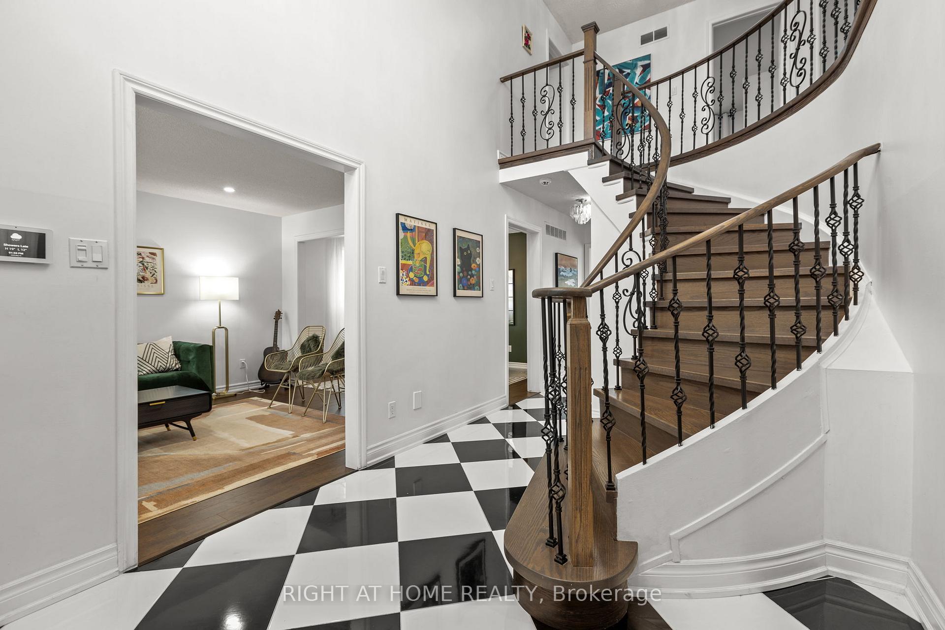 Photo 5 of 4 Deena Place, Markham, Middlefield — HOMEH
